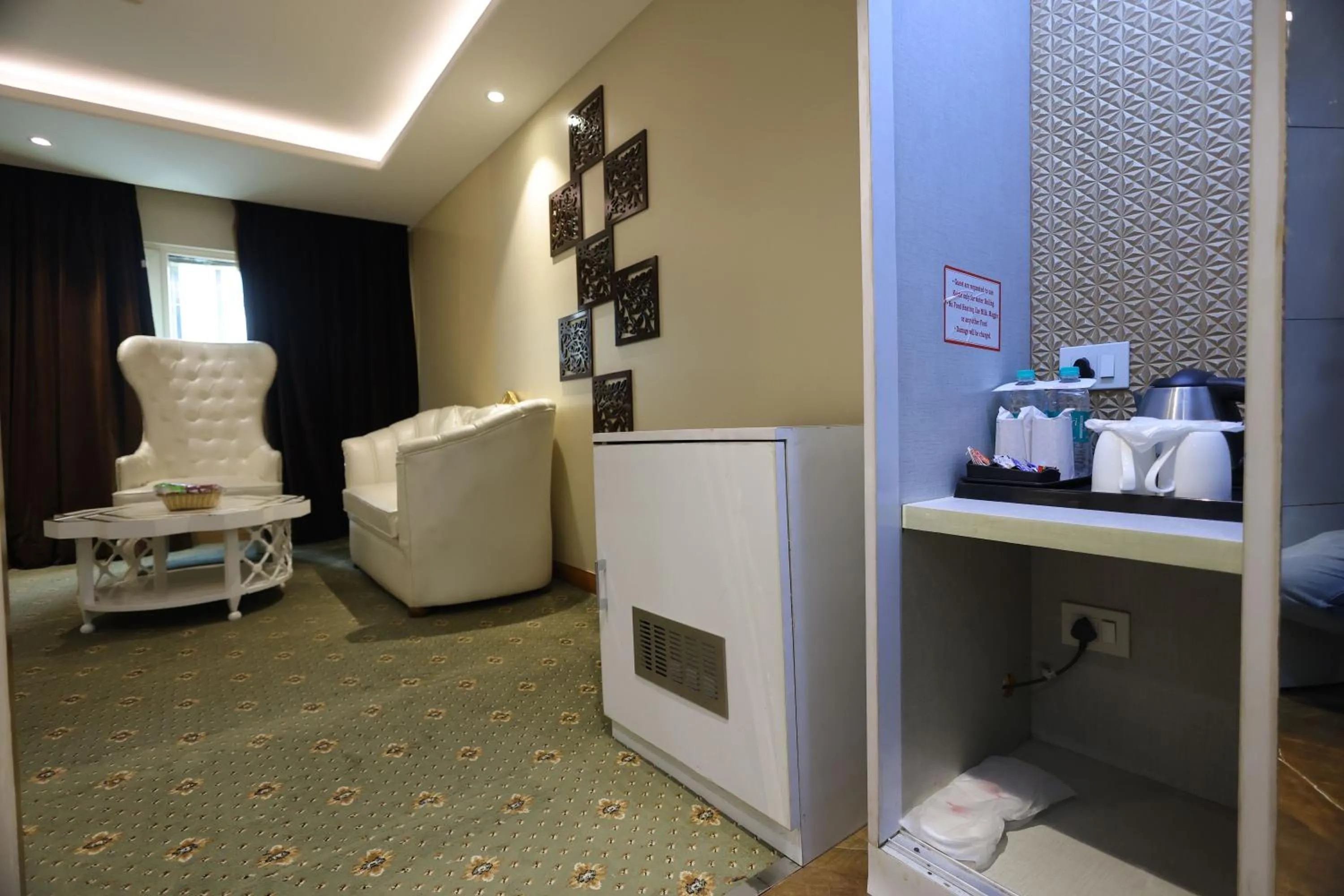 Coffee/tea facilities in Airport Hotel Ramhan Palace Mahipalpur