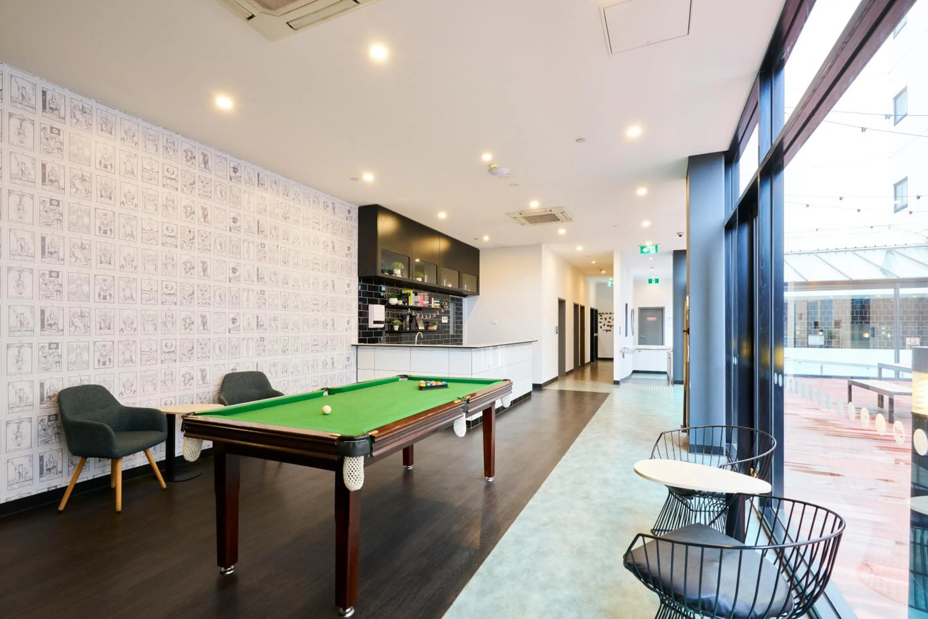 Communal lounge/ TV room in Essence Hotel Carlton