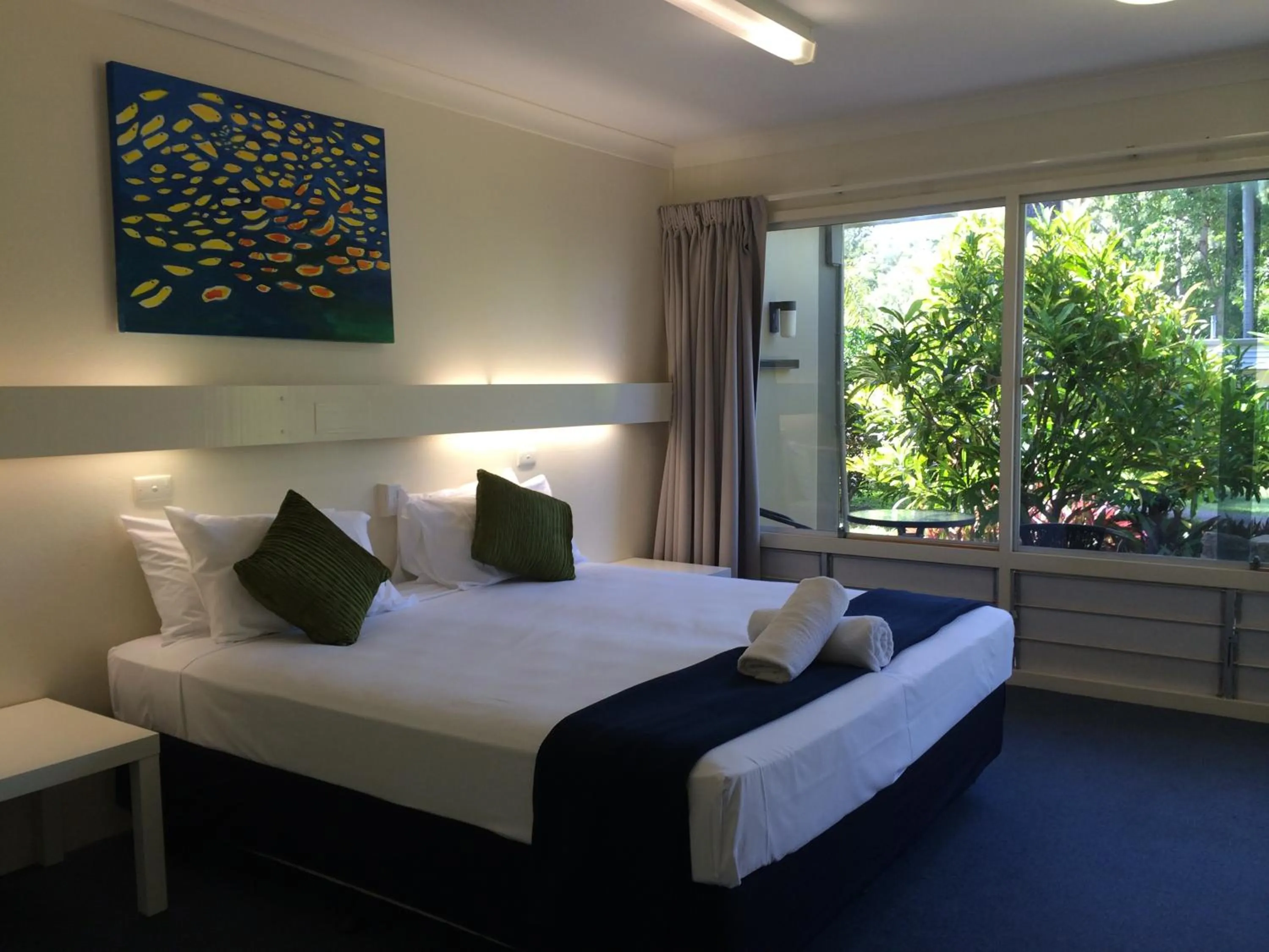 Day, Bed in Arcadia Village Motel