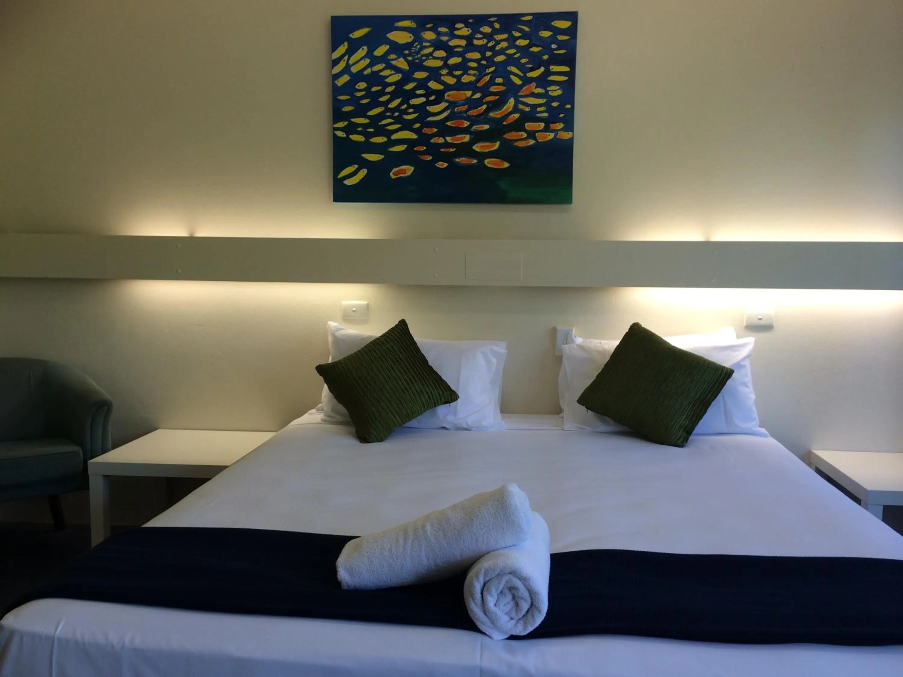 Photo of the whole room, Bed in Arcadia Village Motel