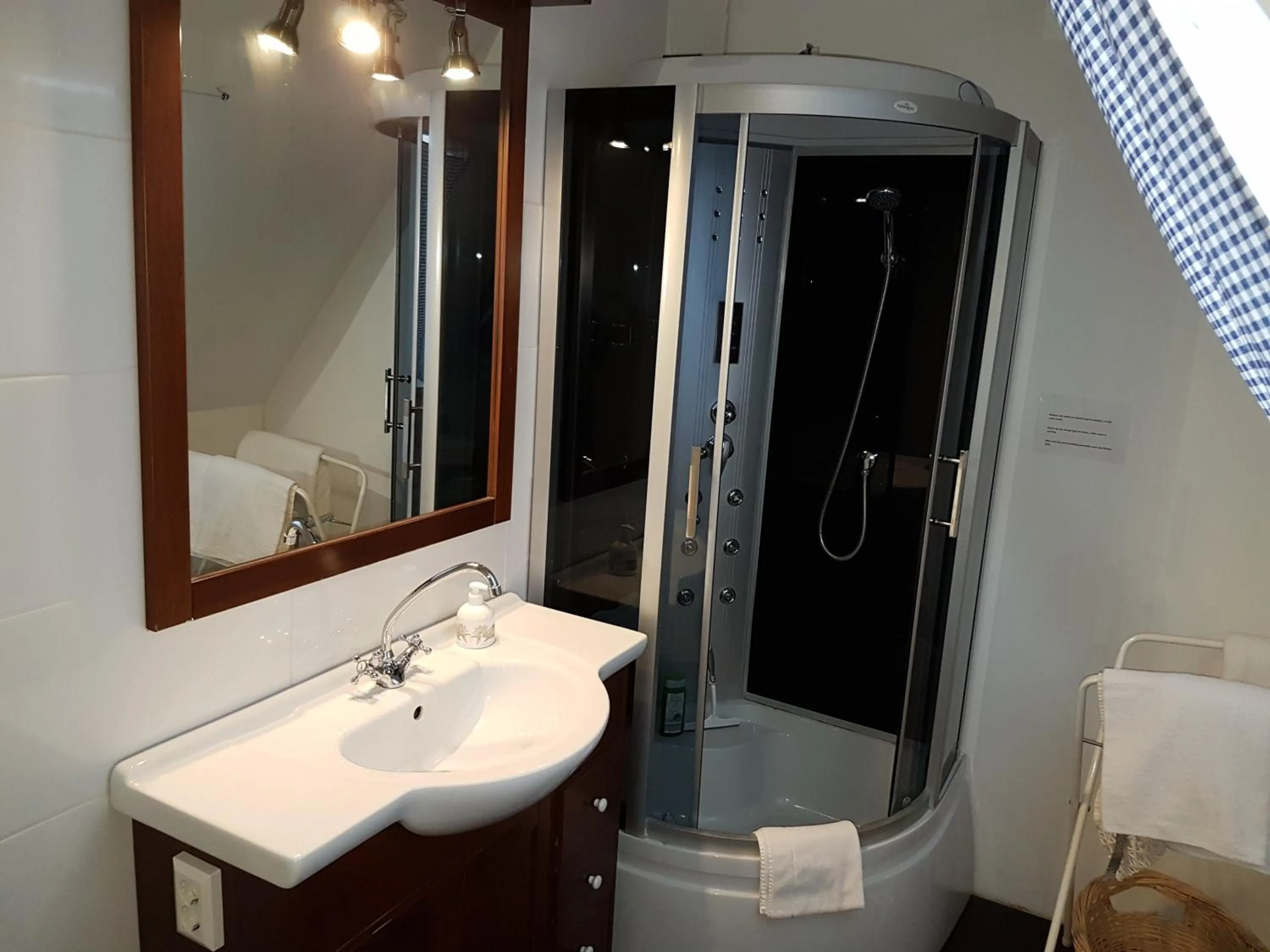 Bathroom in Bed & Breakfast De Koegang