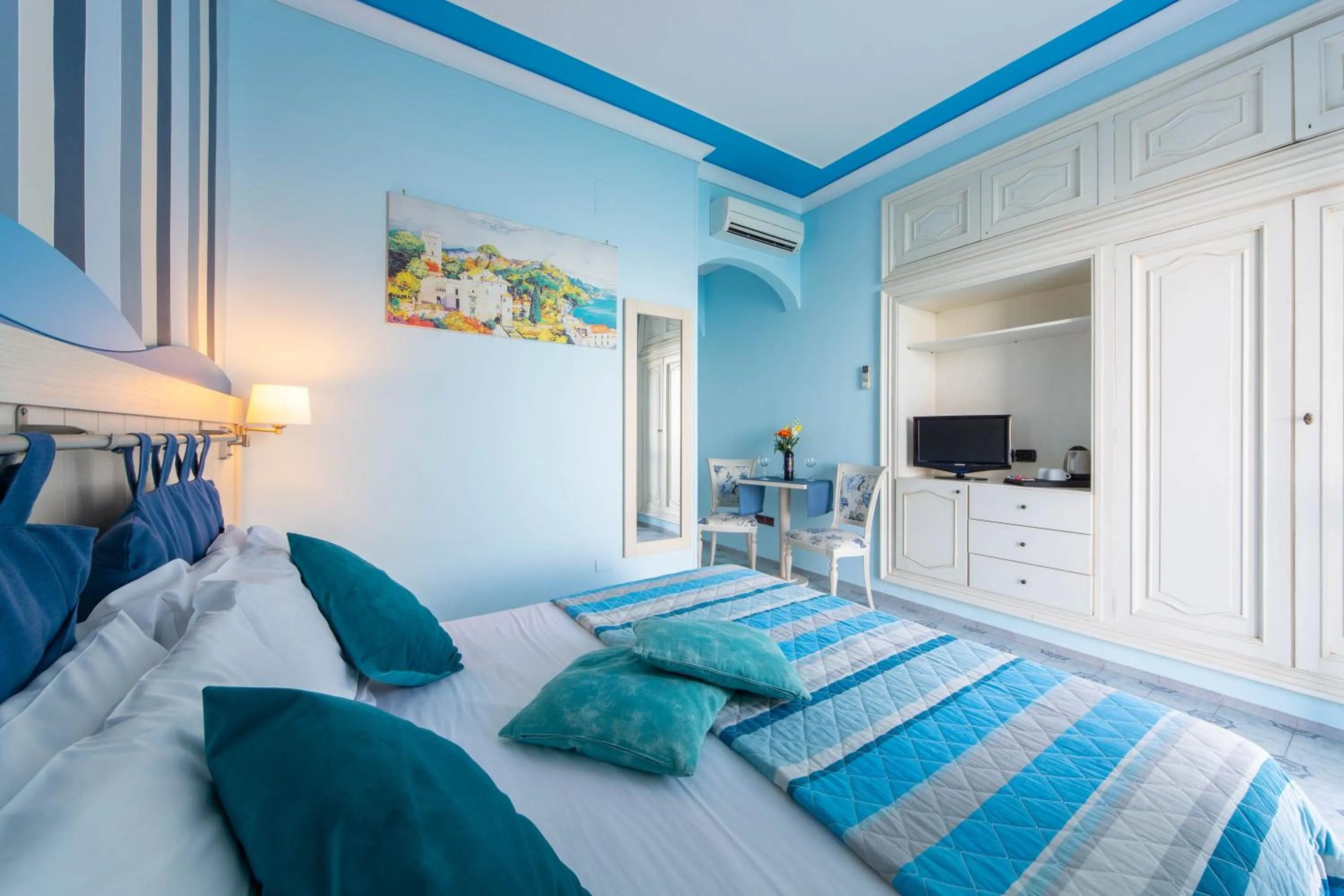 Photo of the whole room, Bed in Hotel Villa San Michele