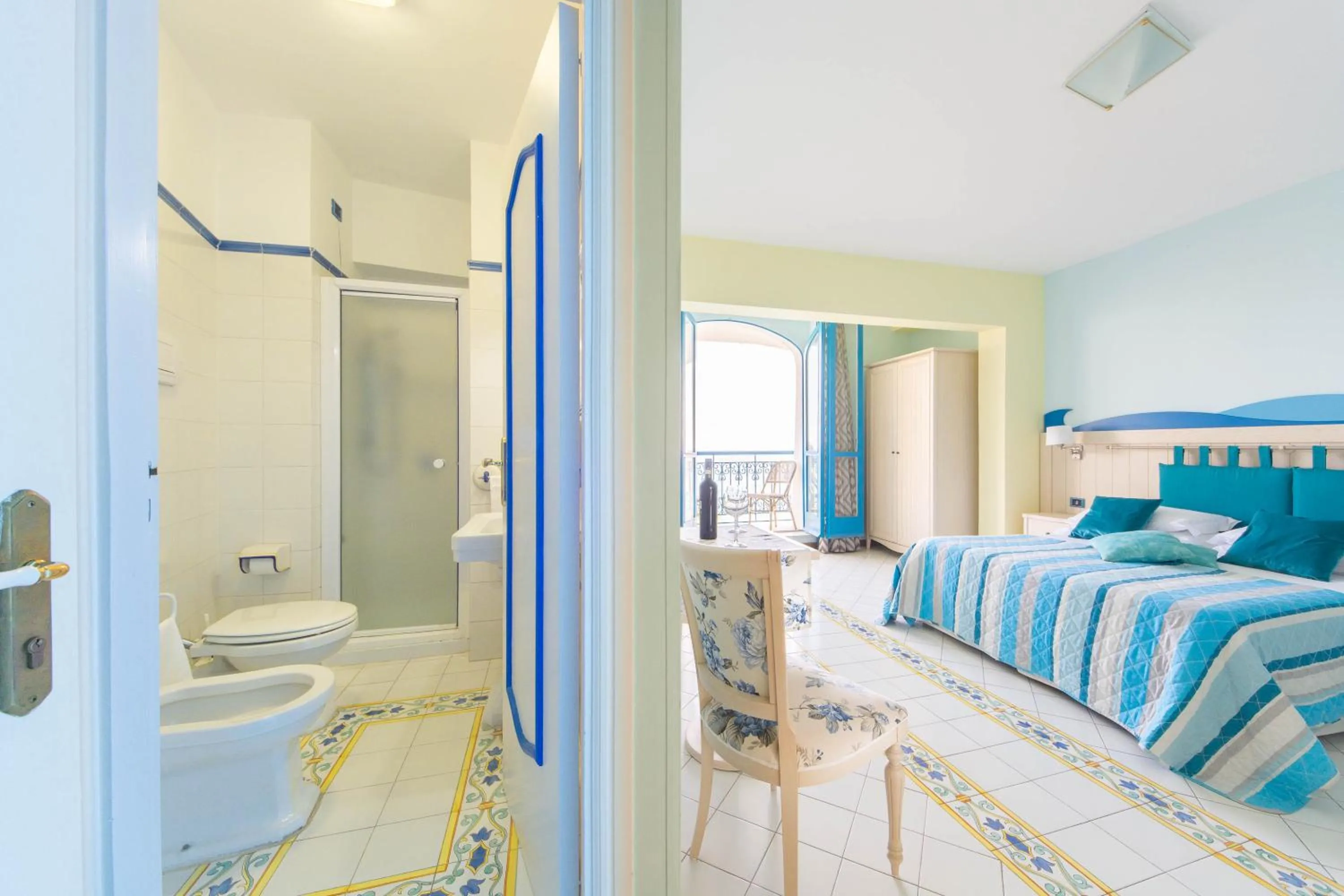 Shower, Bed in Hotel Villa San Michele
