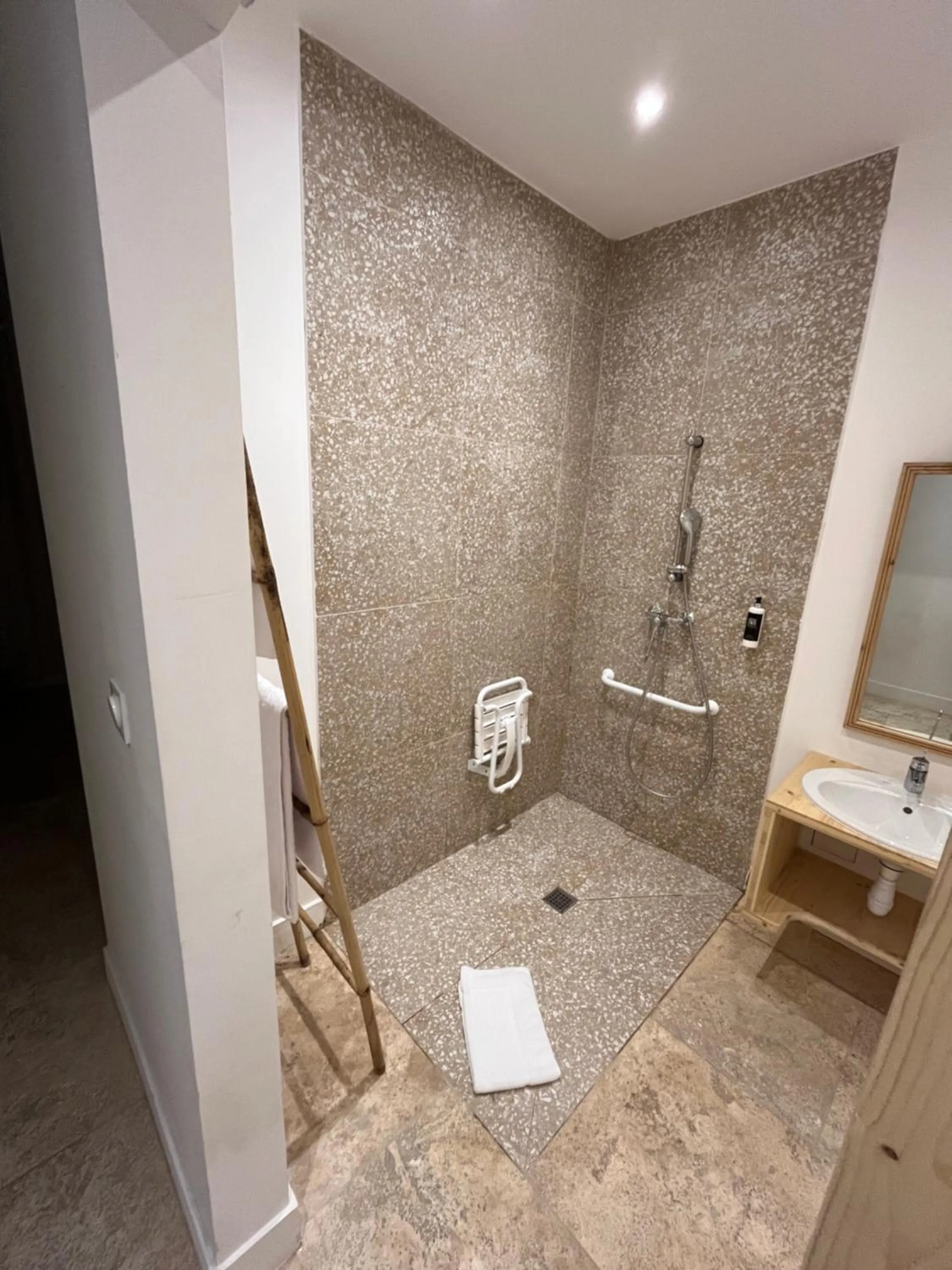 Bathroom in Moulin de la Roque