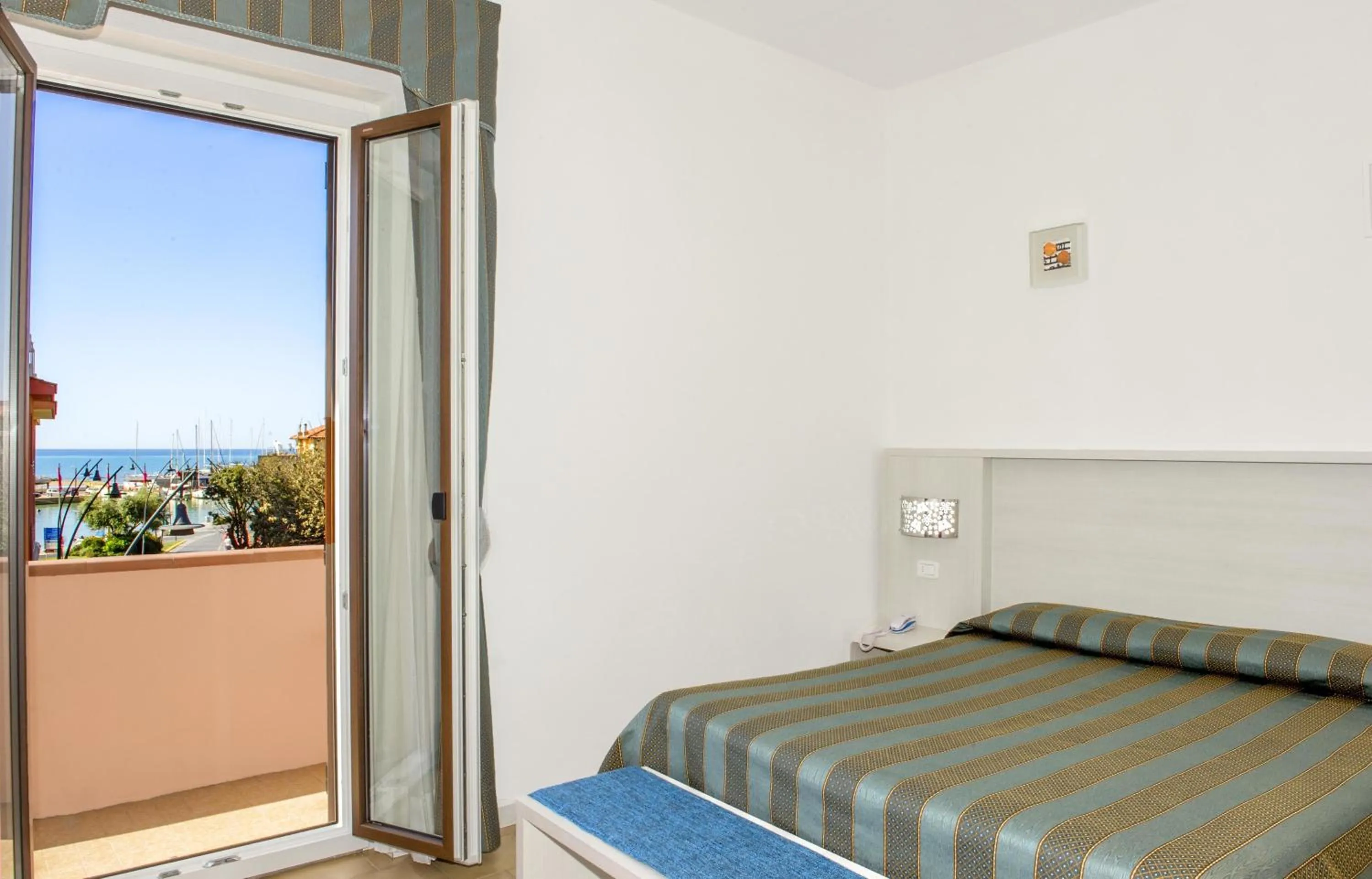 Natural landscape, Bed in Hotel Lucerna