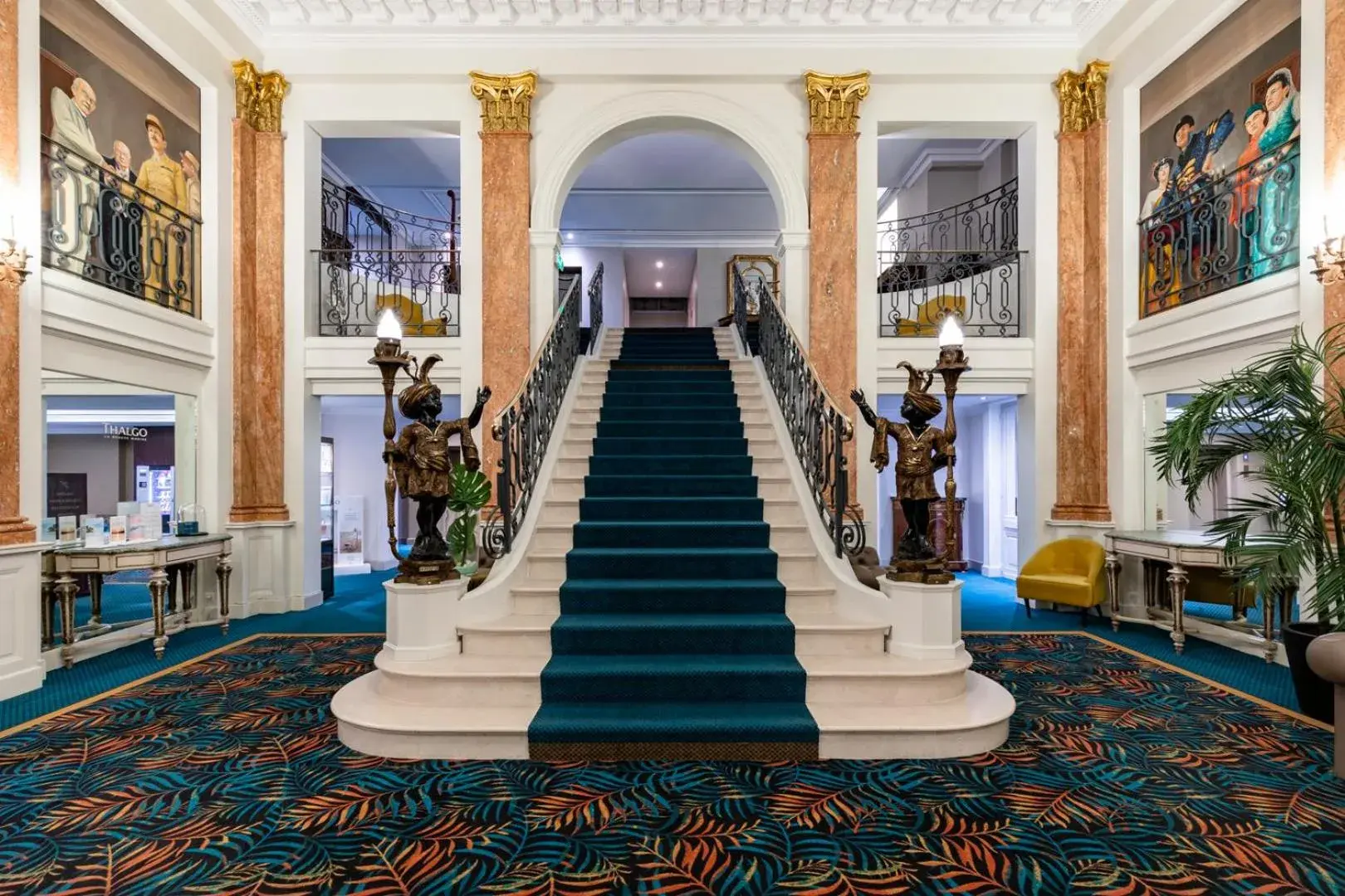 Lobby or reception in Hôtel & SPA Oceania L'Univers Tours Lobby or reception in Hôtel & SPA Oceania L'Univers Tours