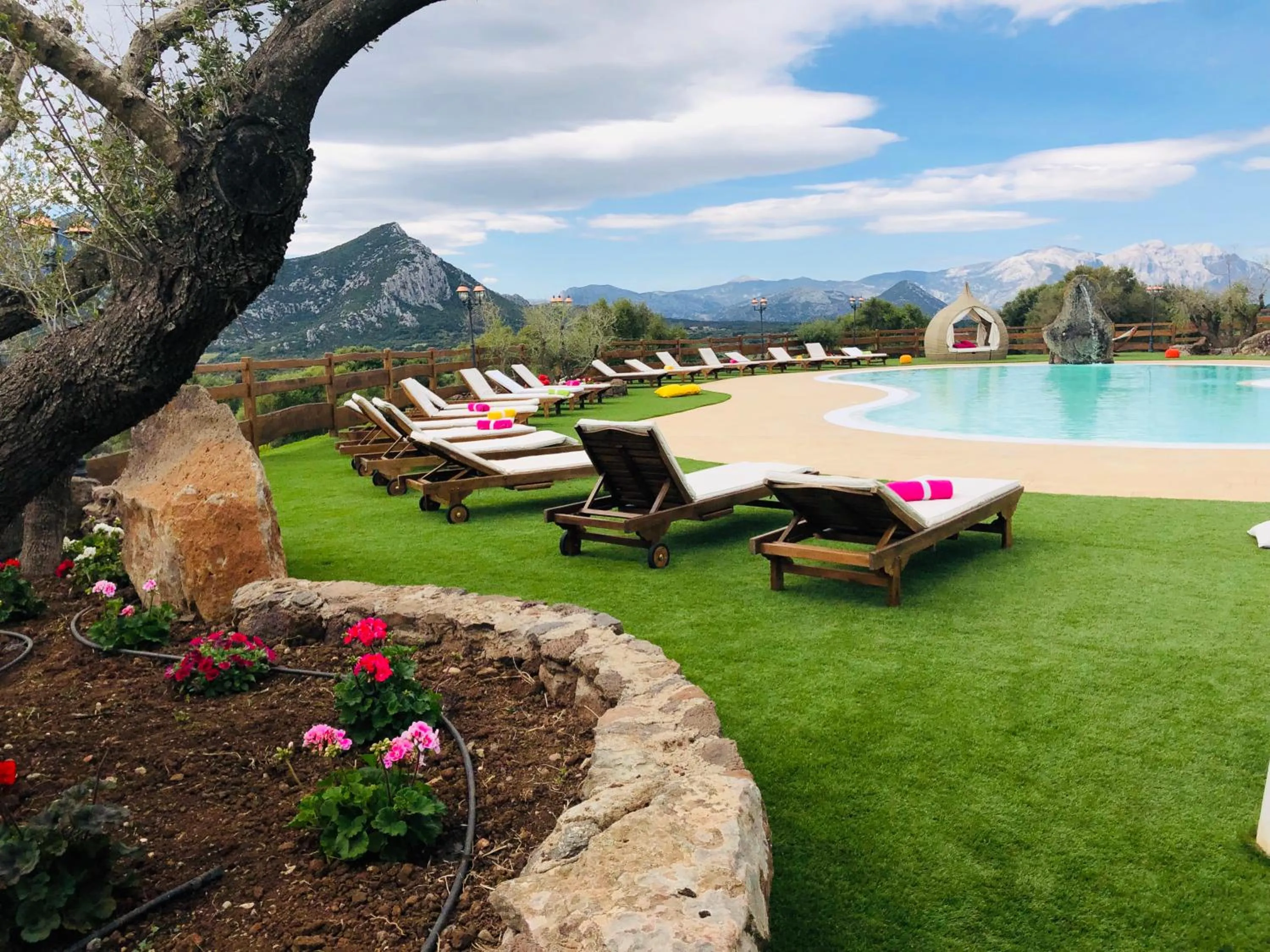 Swimming pool in Country House S'Ozzastru