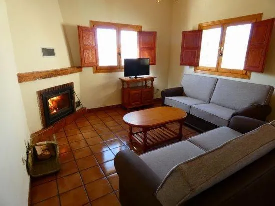 Three-Bedroom House in Núcleo de Turismo Rural Valle de Iruelas