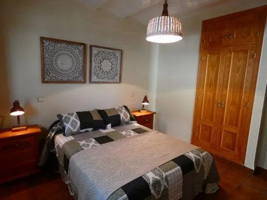 Three-Bedroom House in Núcleo de Turismo Rural Valle de Iruelas
