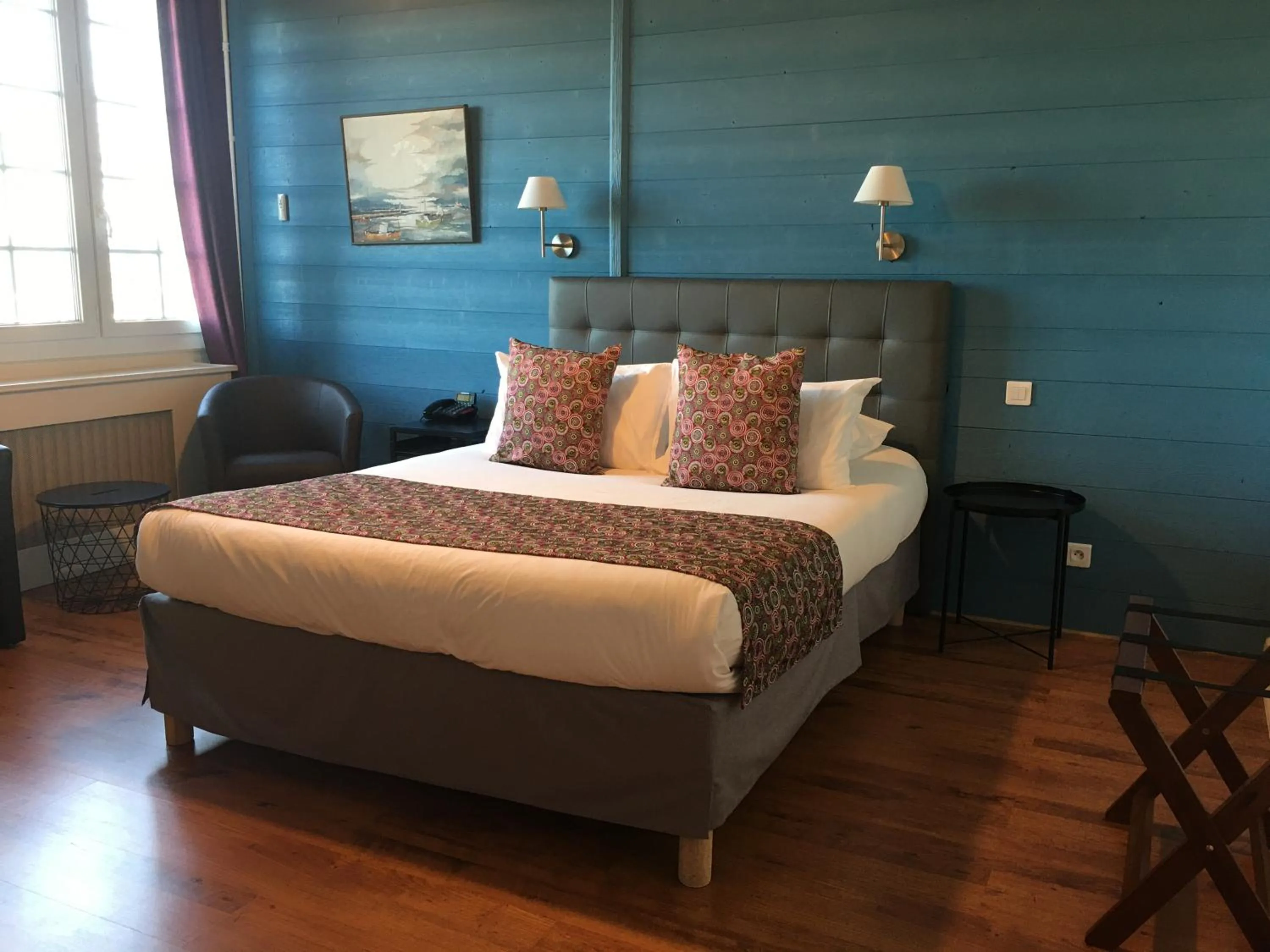 Photo of the whole room, Bed in La Bonbonniere - Sure Hotel Collection by Best Western