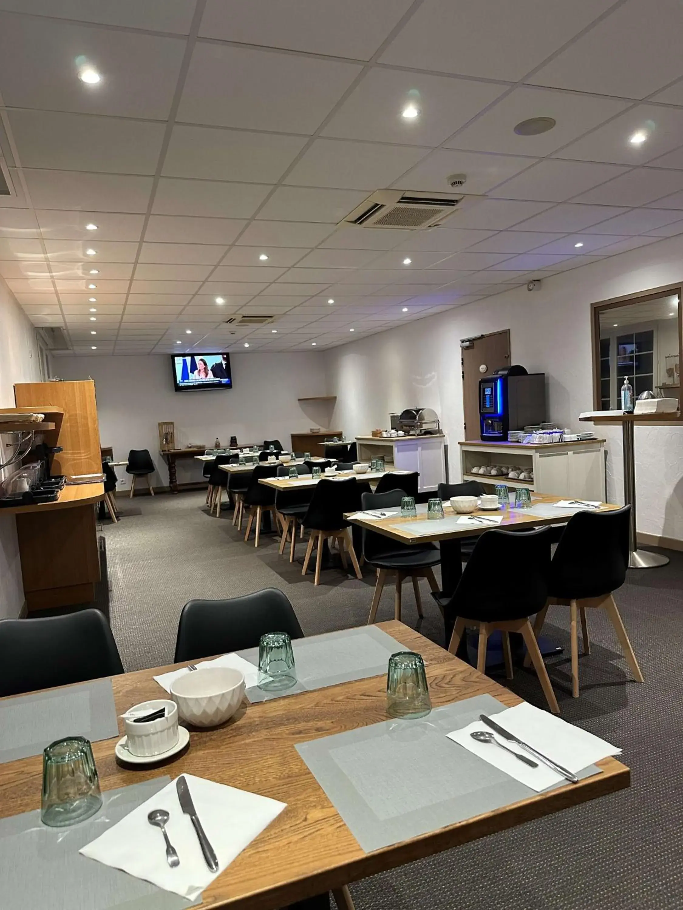 Breakfast in La Bonbonniere - Sure Hotel Collection by Best Western Breakfast in La Bonbonniere - Sure Hotel Collection by Best Western