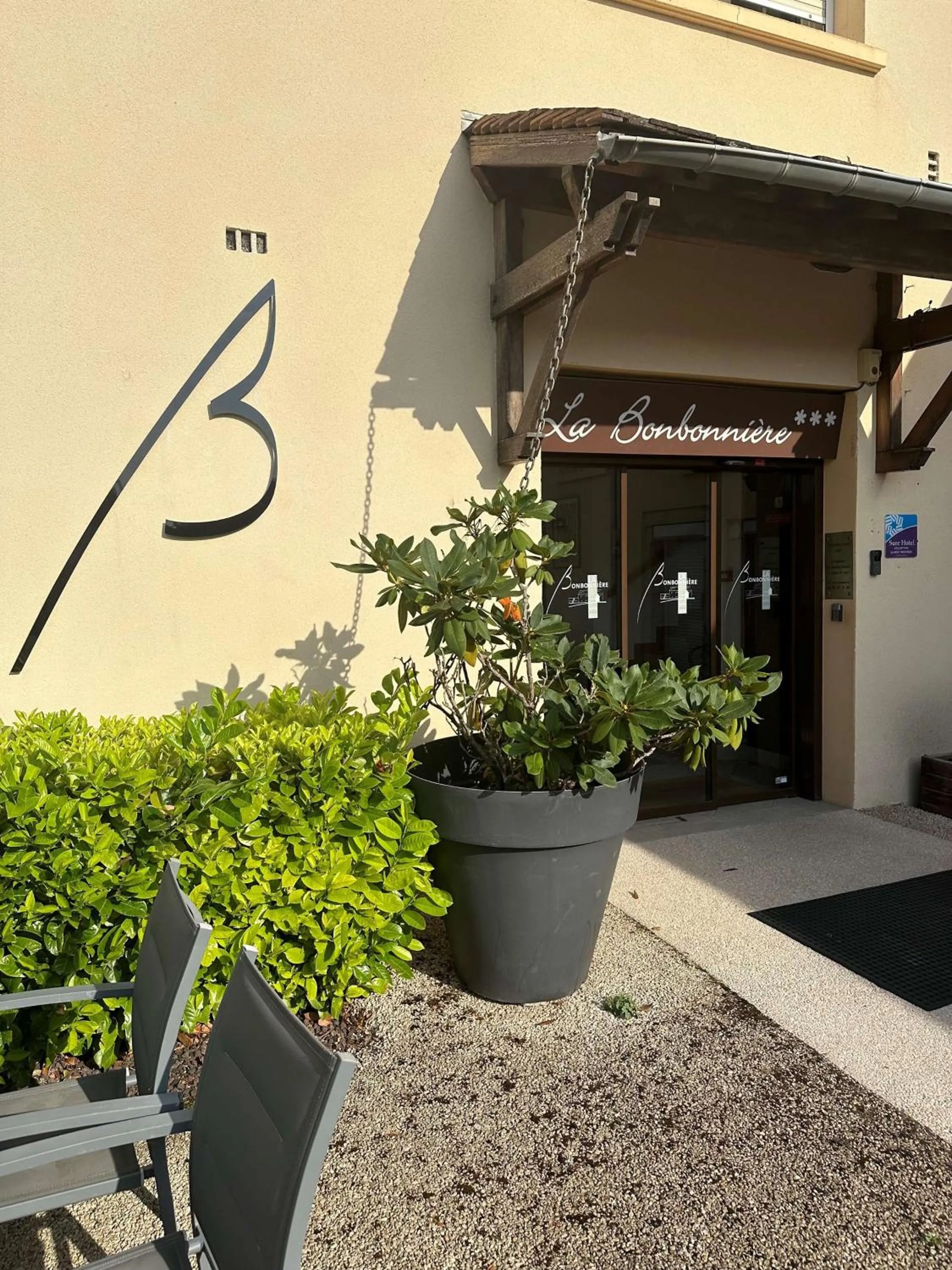 Property building in La Bonbonniere - Sure Hotel Collection by Best Western