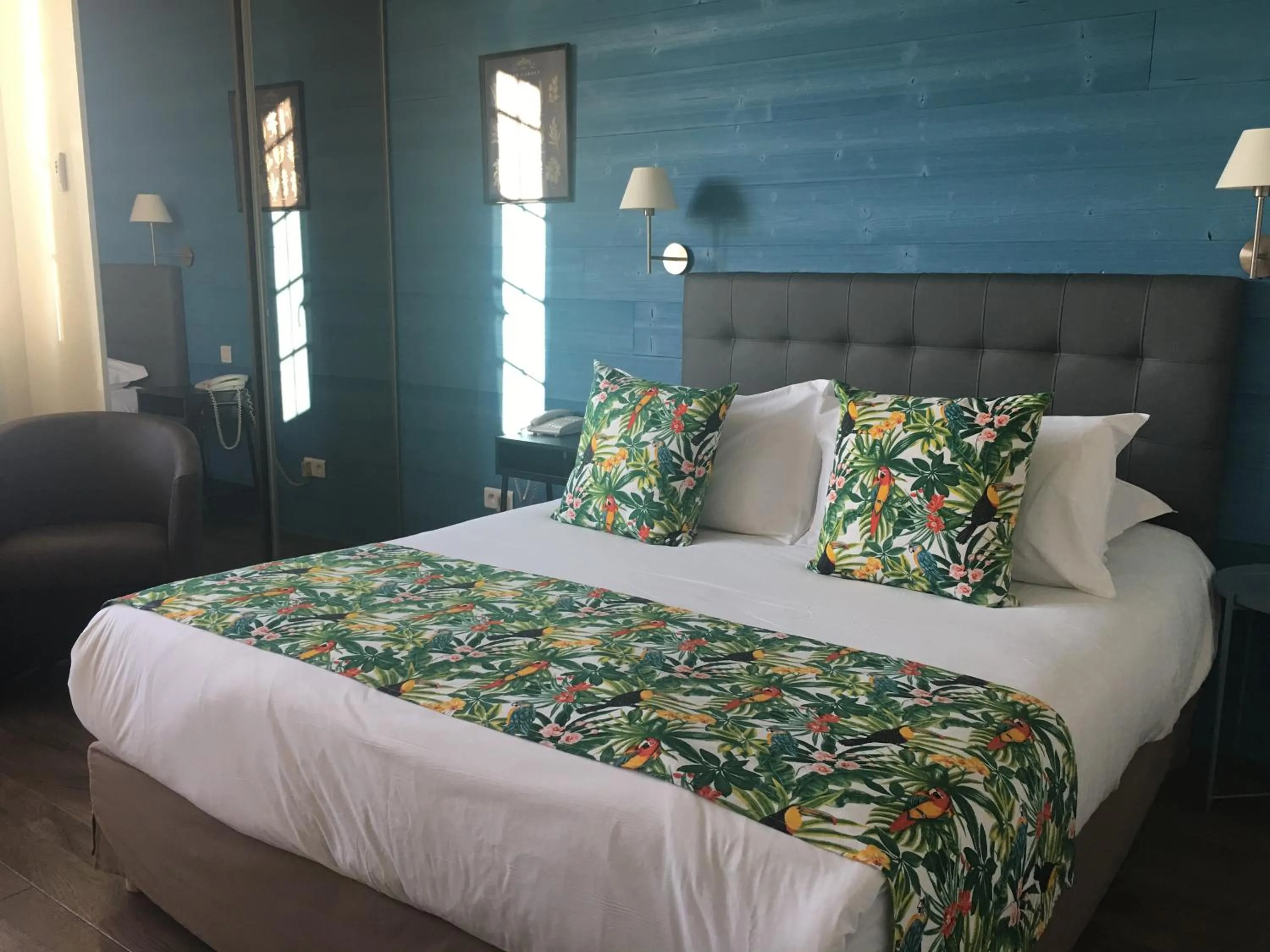 Photo of the whole room, Bed in La Bonbonniere - Sure Hotel Collection by Best Western