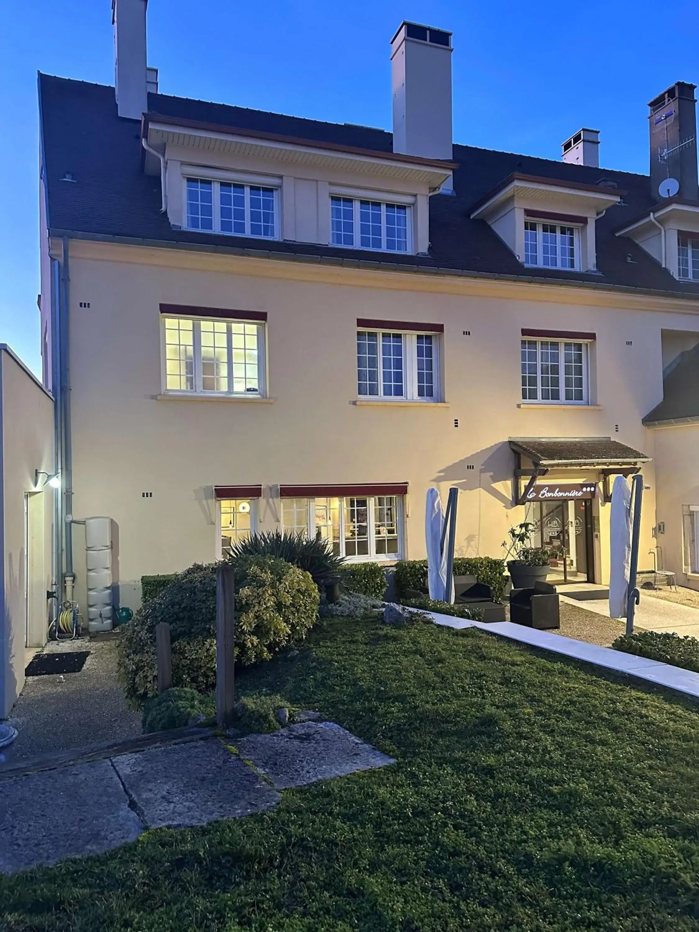 Property building in La Bonbonniere - Sure Hotel Collection by Best Western Property building in La Bonbonniere - Sure Hotel Collection by Best Western