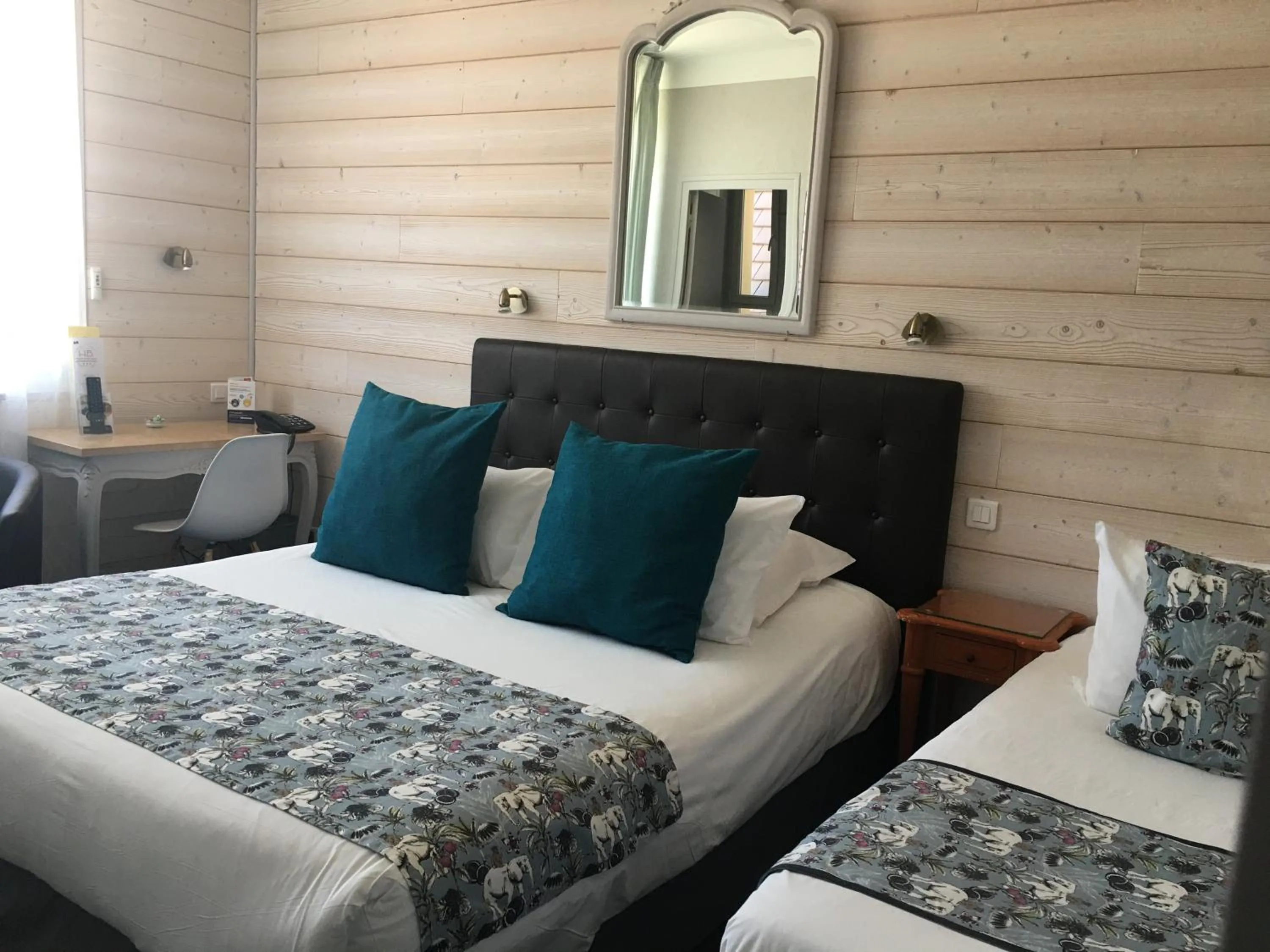 Bedroom, Bed in La Bonbonniere - Sure Hotel Collection by Best Western