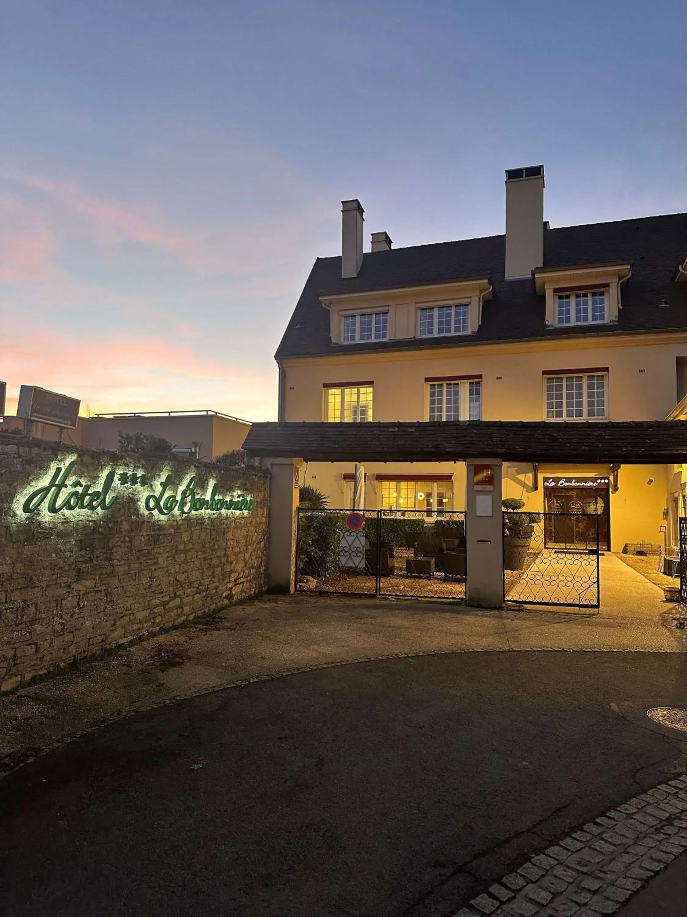 Property building in La Bonbonniere - Sure Hotel Collection by Best Western Property building in La Bonbonniere - Sure Hotel Collection by Best Western