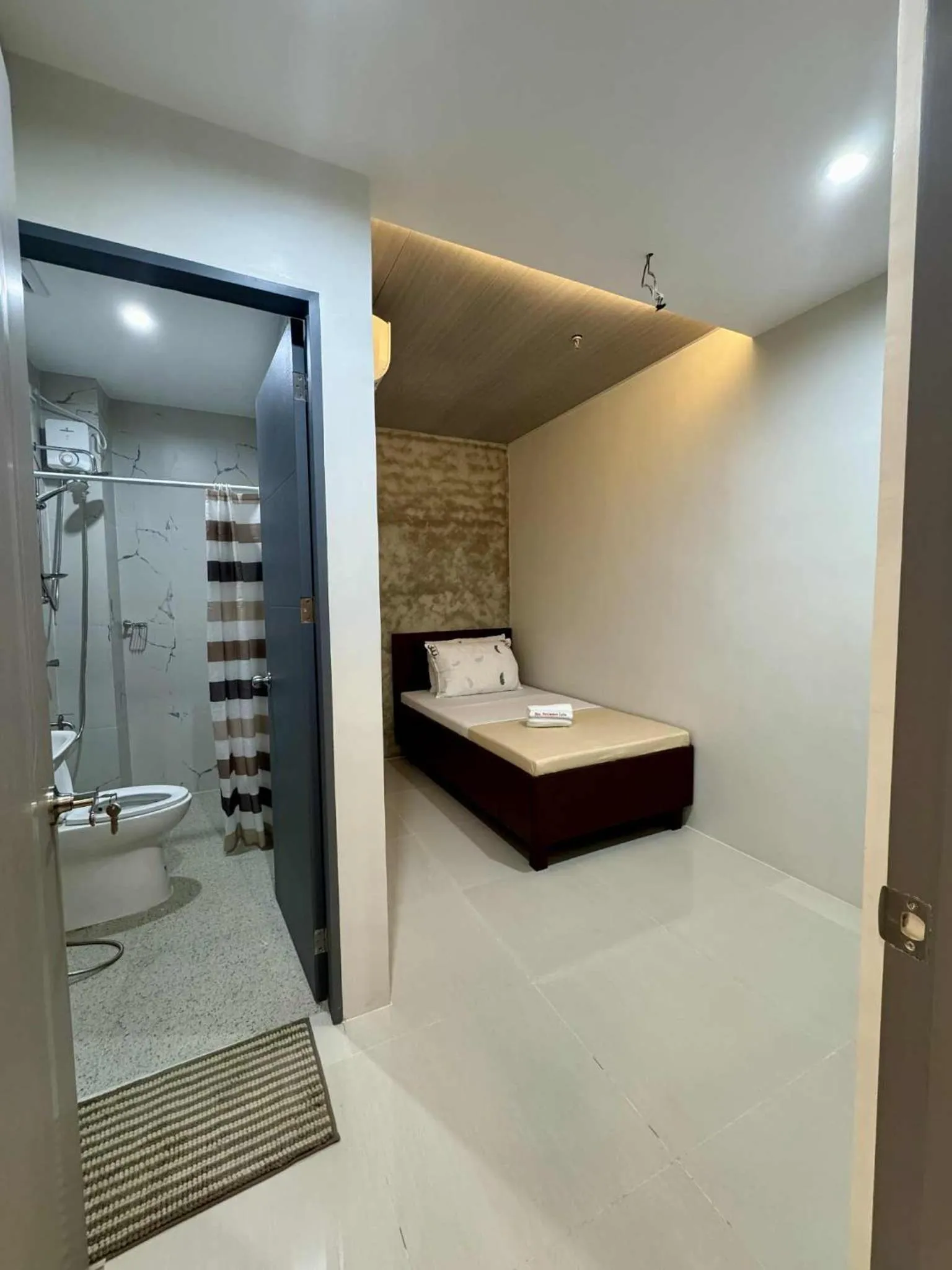 Bed in Davao Persimmon Suites