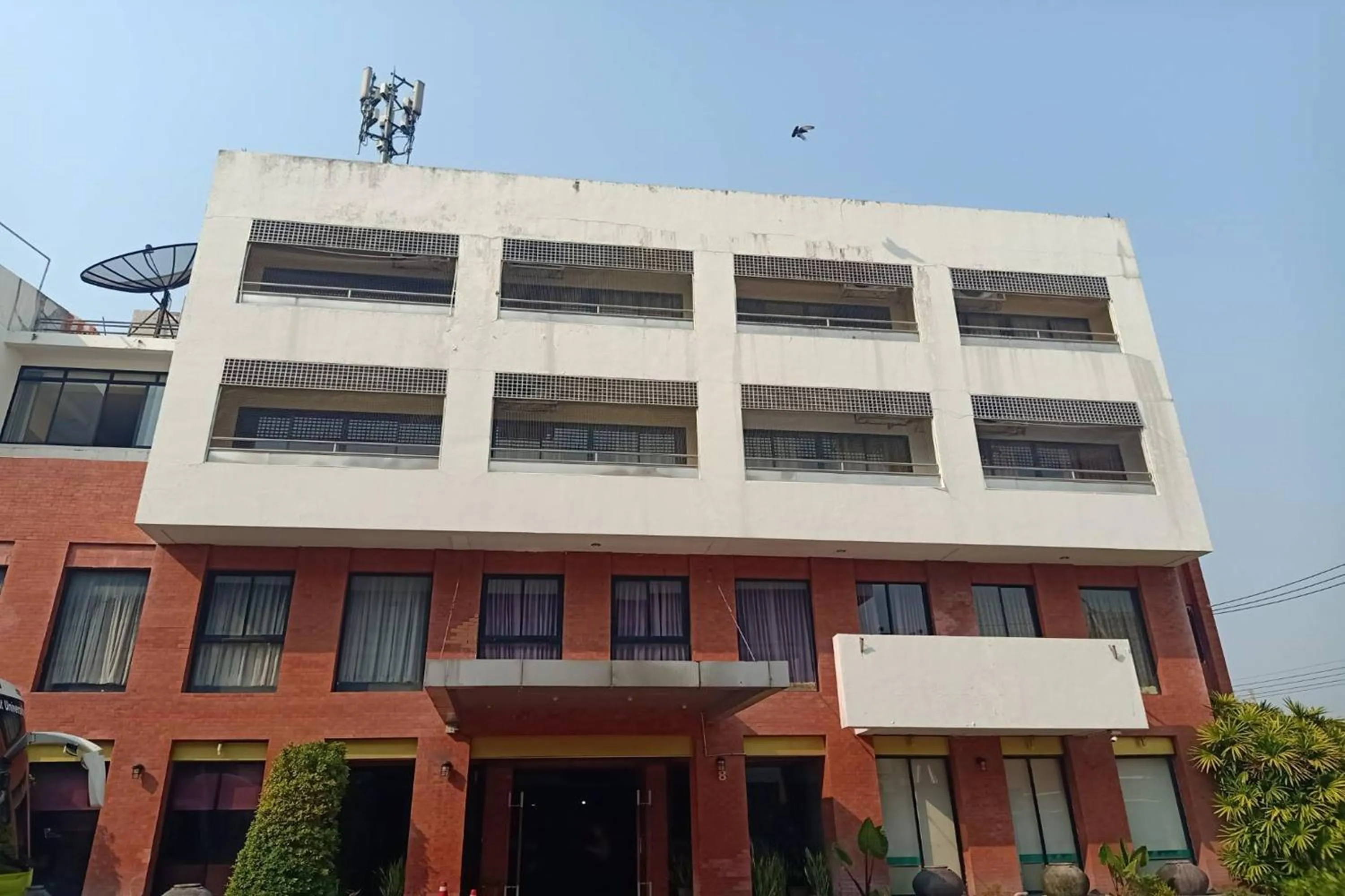 Property building in Pin Hotel