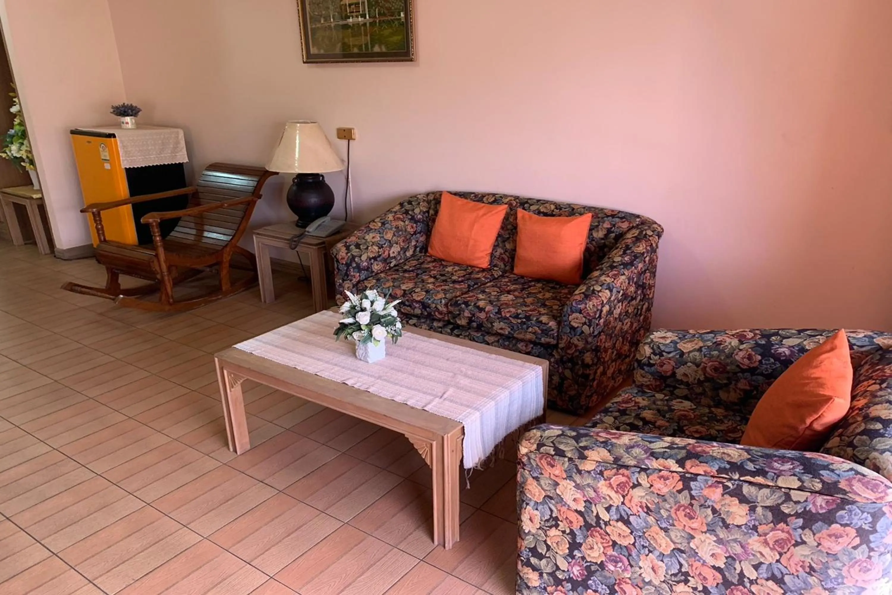 Living room in Pin Hotel