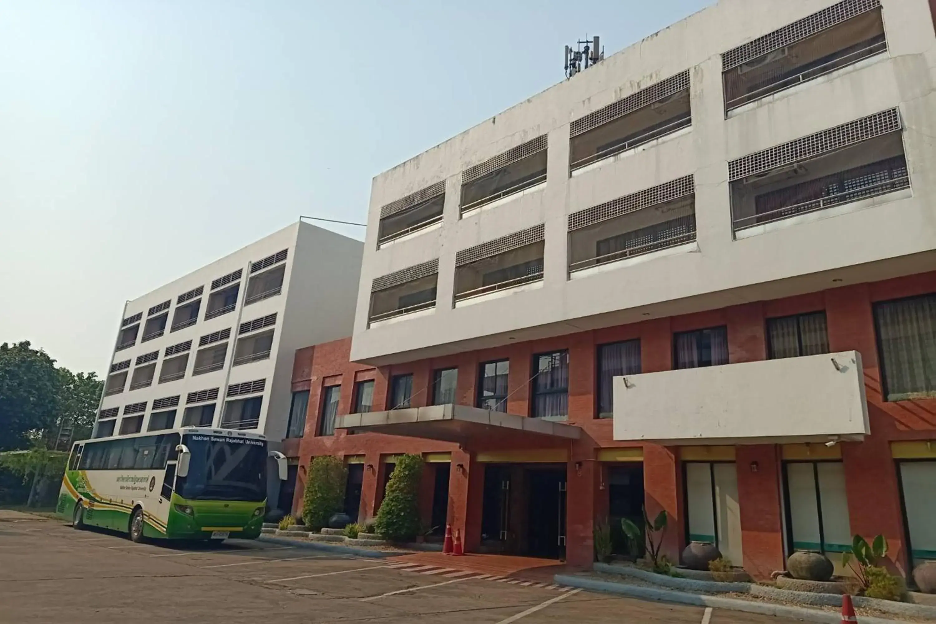 Property building in Pin Hotel Property building in Pin Hotel