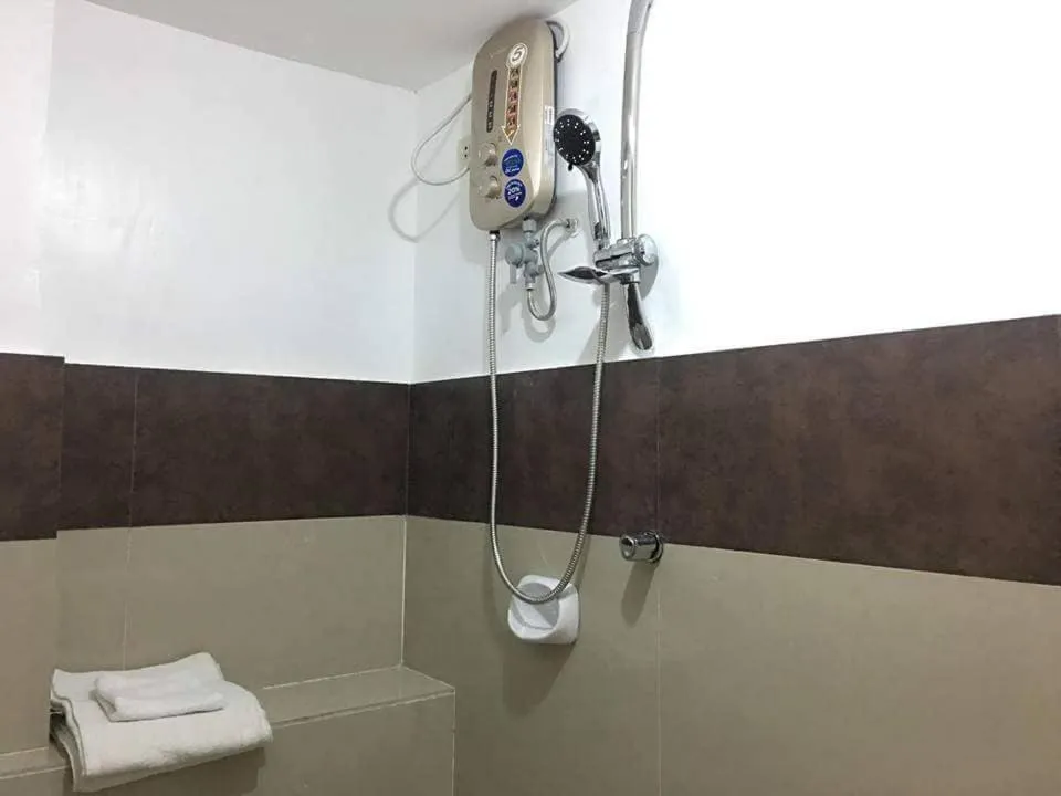 Shower in Zoom BnB