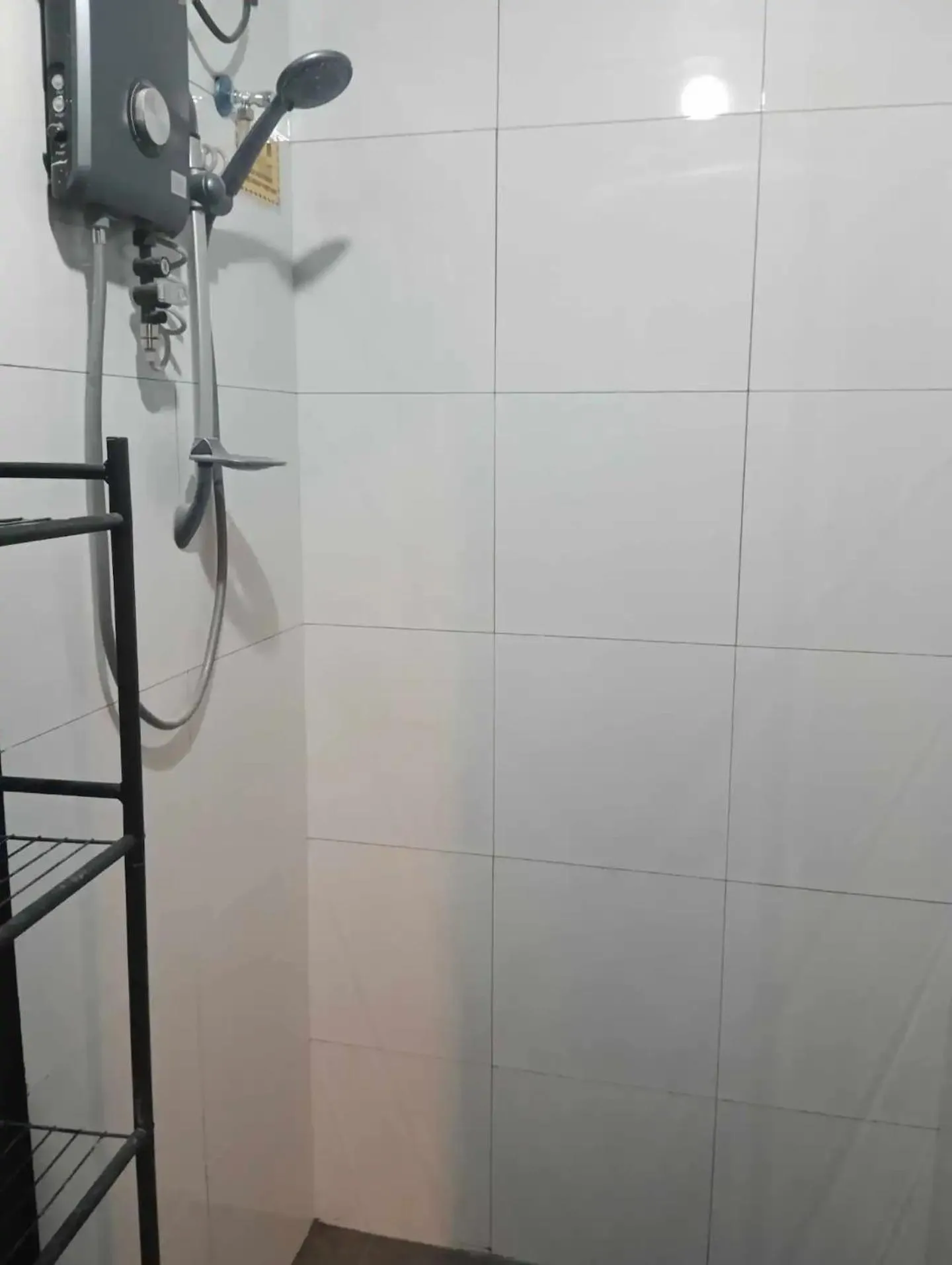 Shower in Zoom BnB