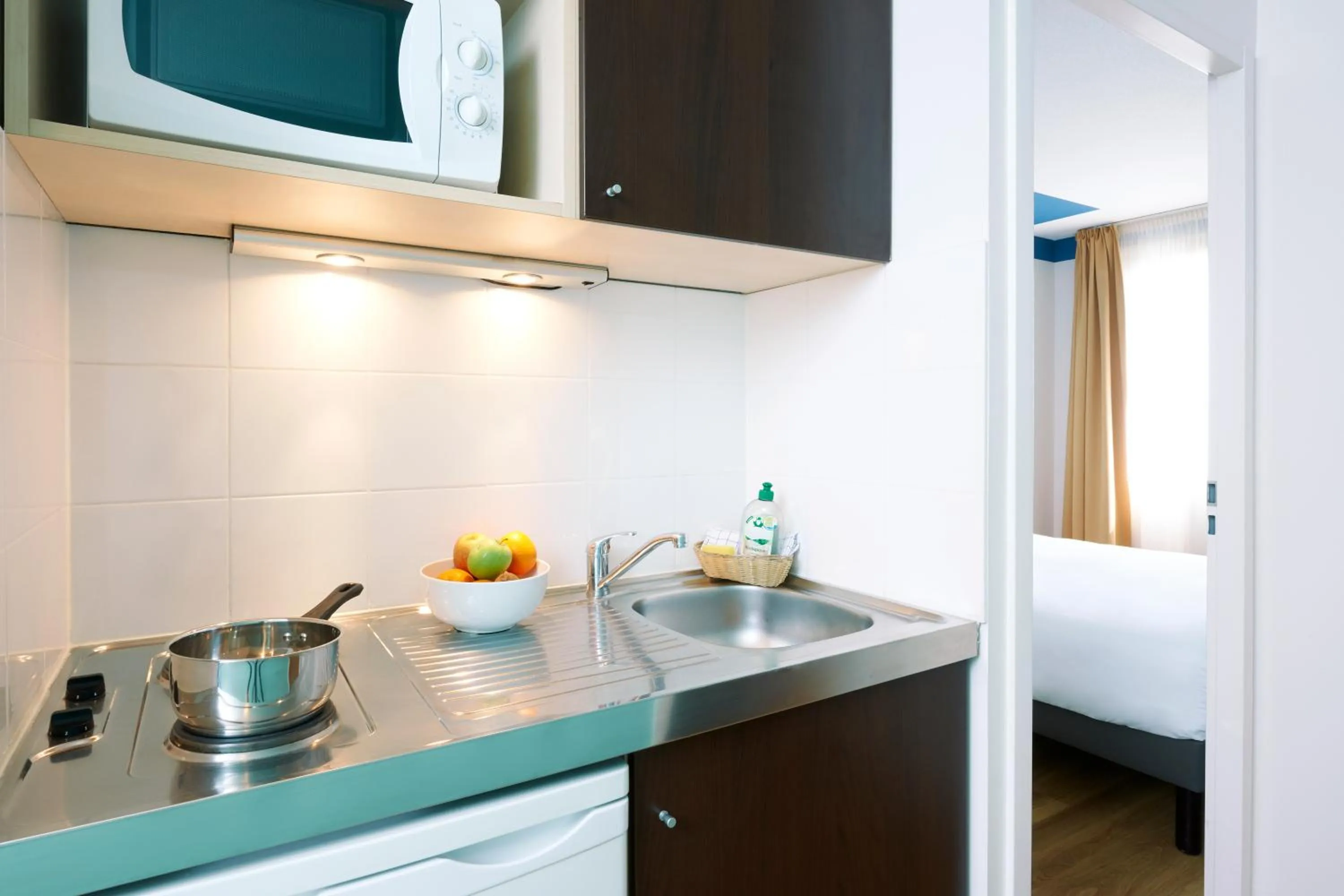 Kitchen or kitchenette in Aparthotel Adagio Access Strasbourg Illkirch