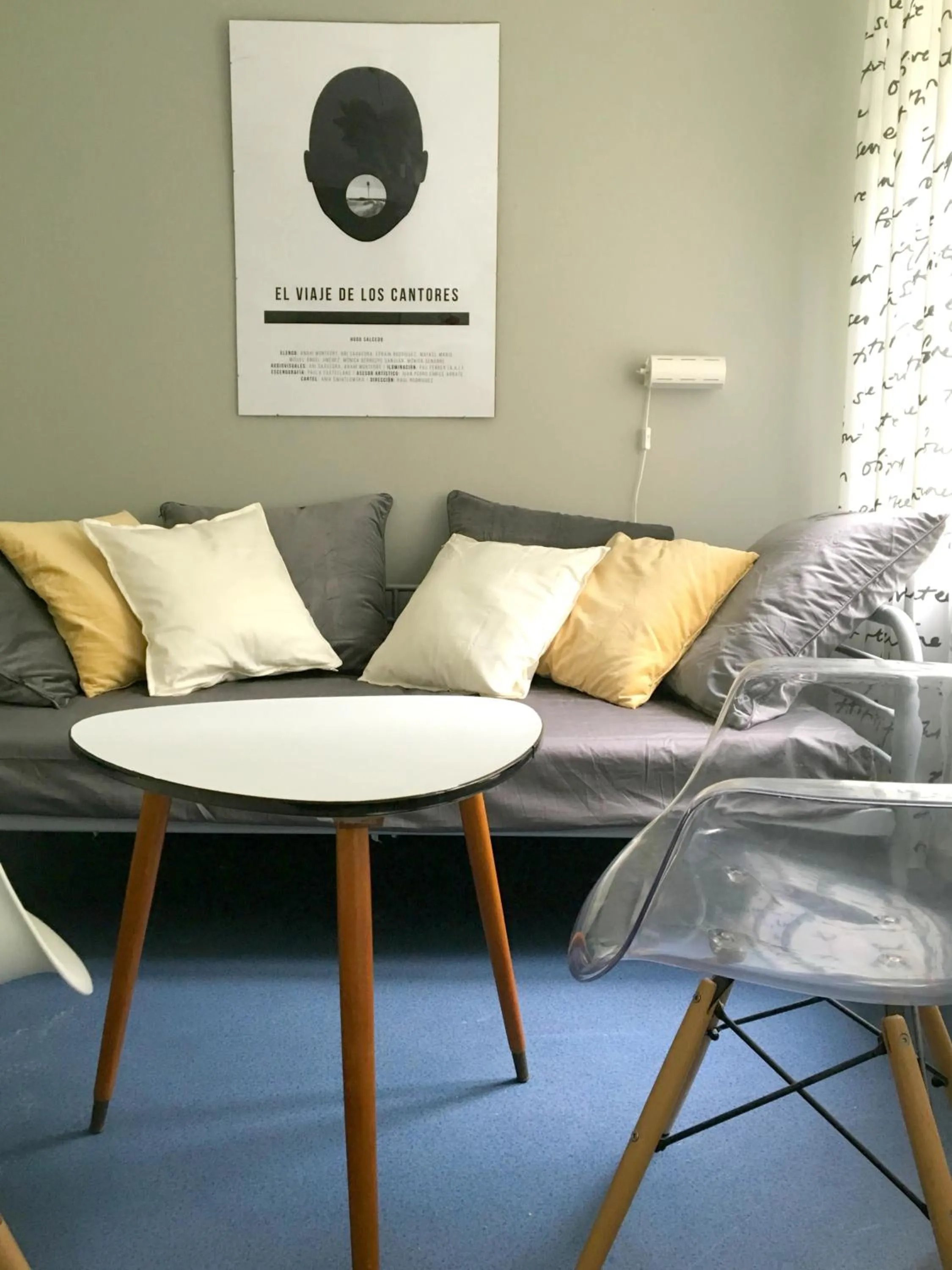 Communal lounge/ TV room in Cloud Hostel