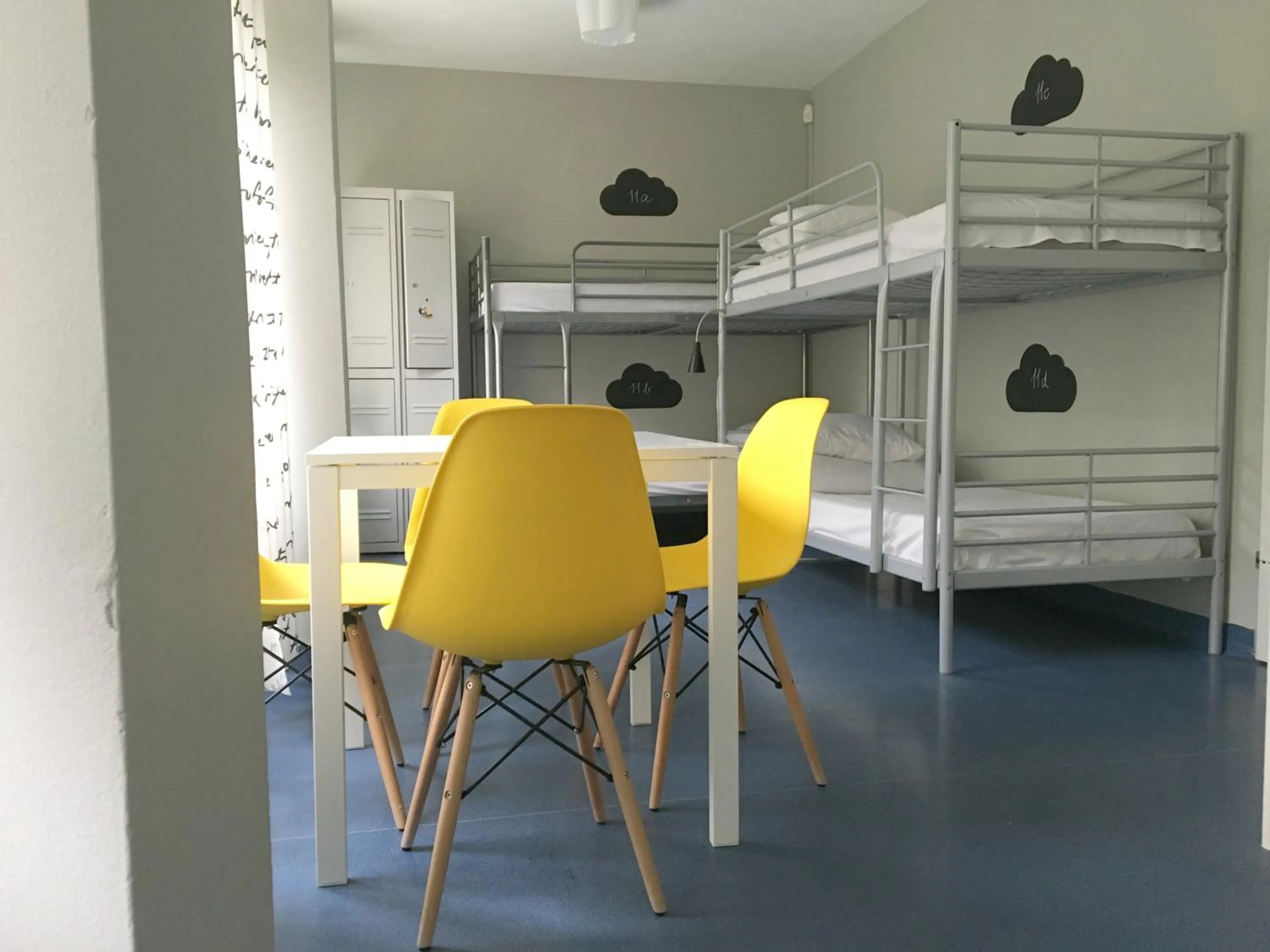 Dining area, Bed in Cloud Hostel