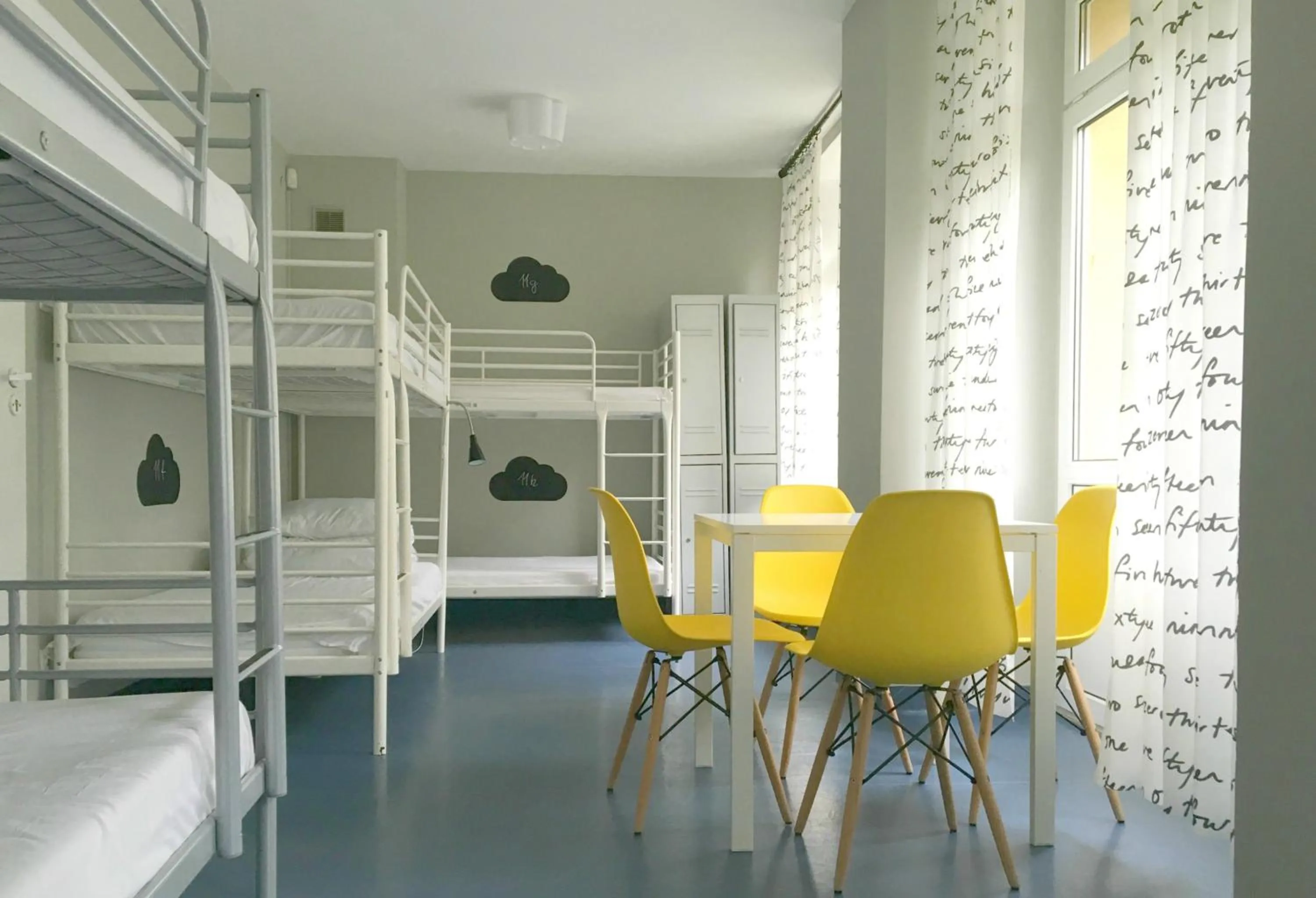 Dining area, Bed in Cloud Hostel