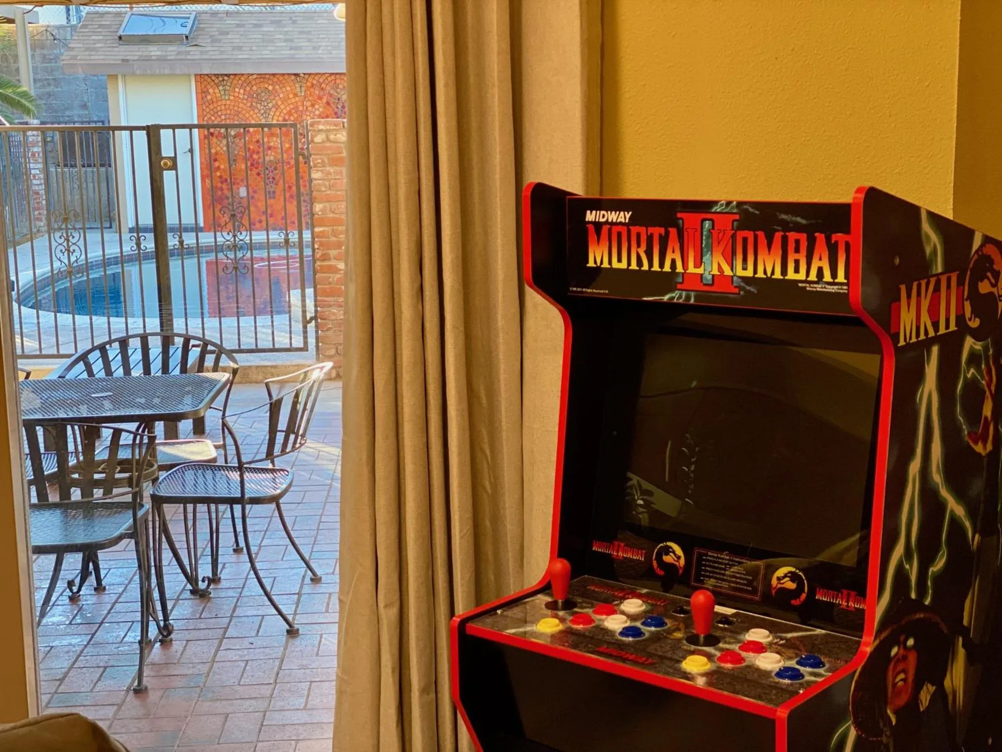 Game Room in Newer Ranch with Pool and Hot Tub near the Strip and Freemont street.