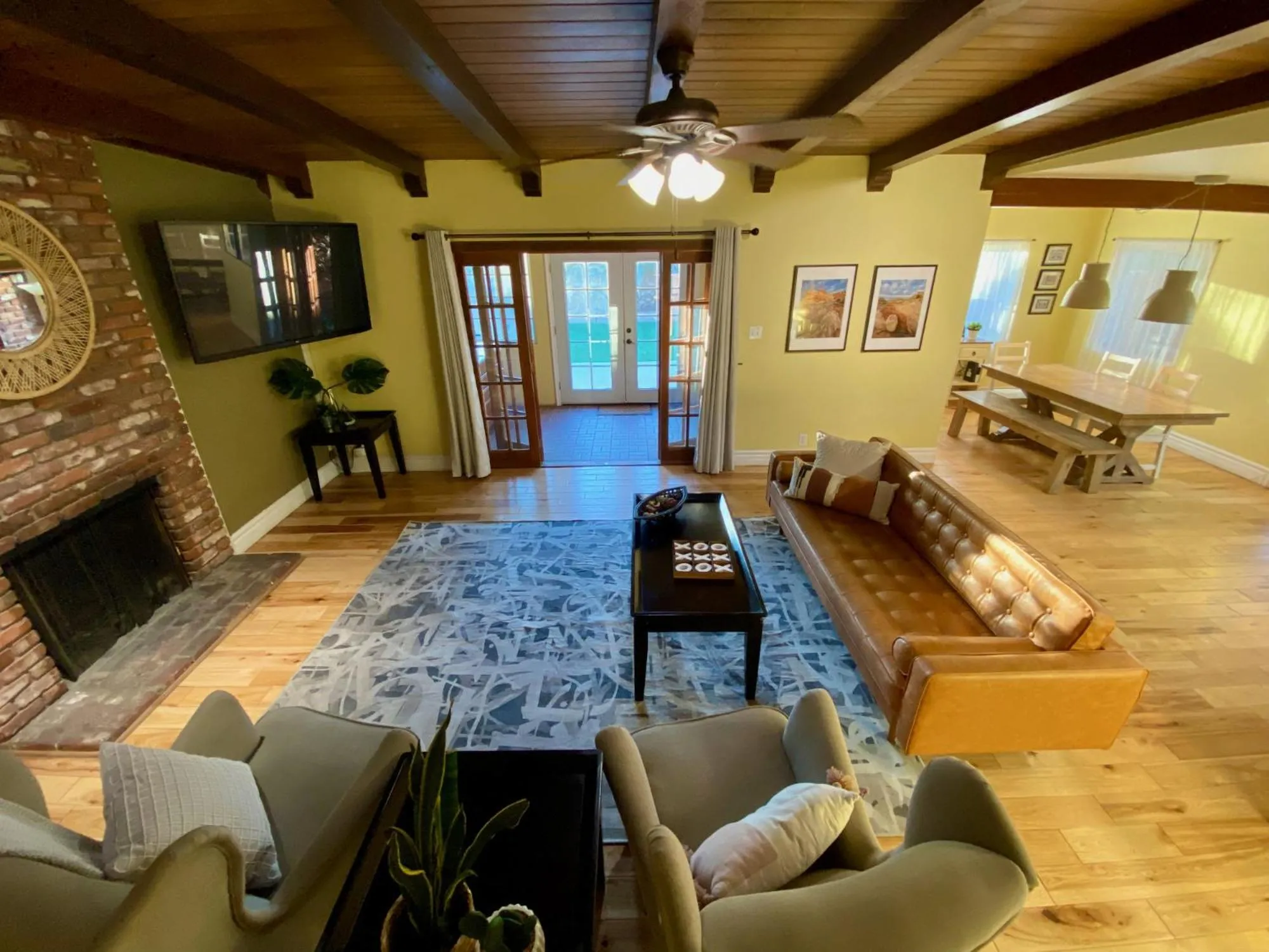 Living room in Newer Ranch with Pool and Hot Tub near the Strip and Freemont street.