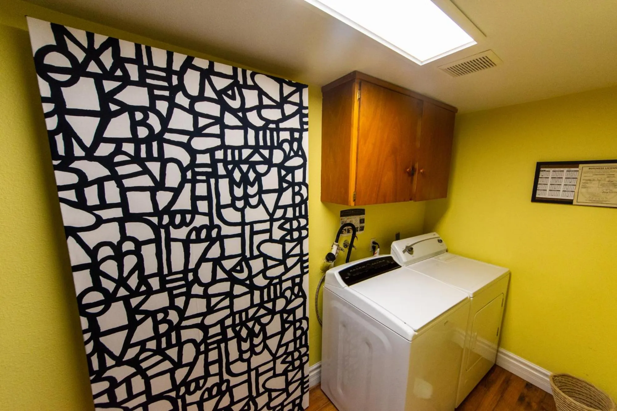 laundry in Newer Ranch with Pool and Hot Tub near the Strip and Freemont street.