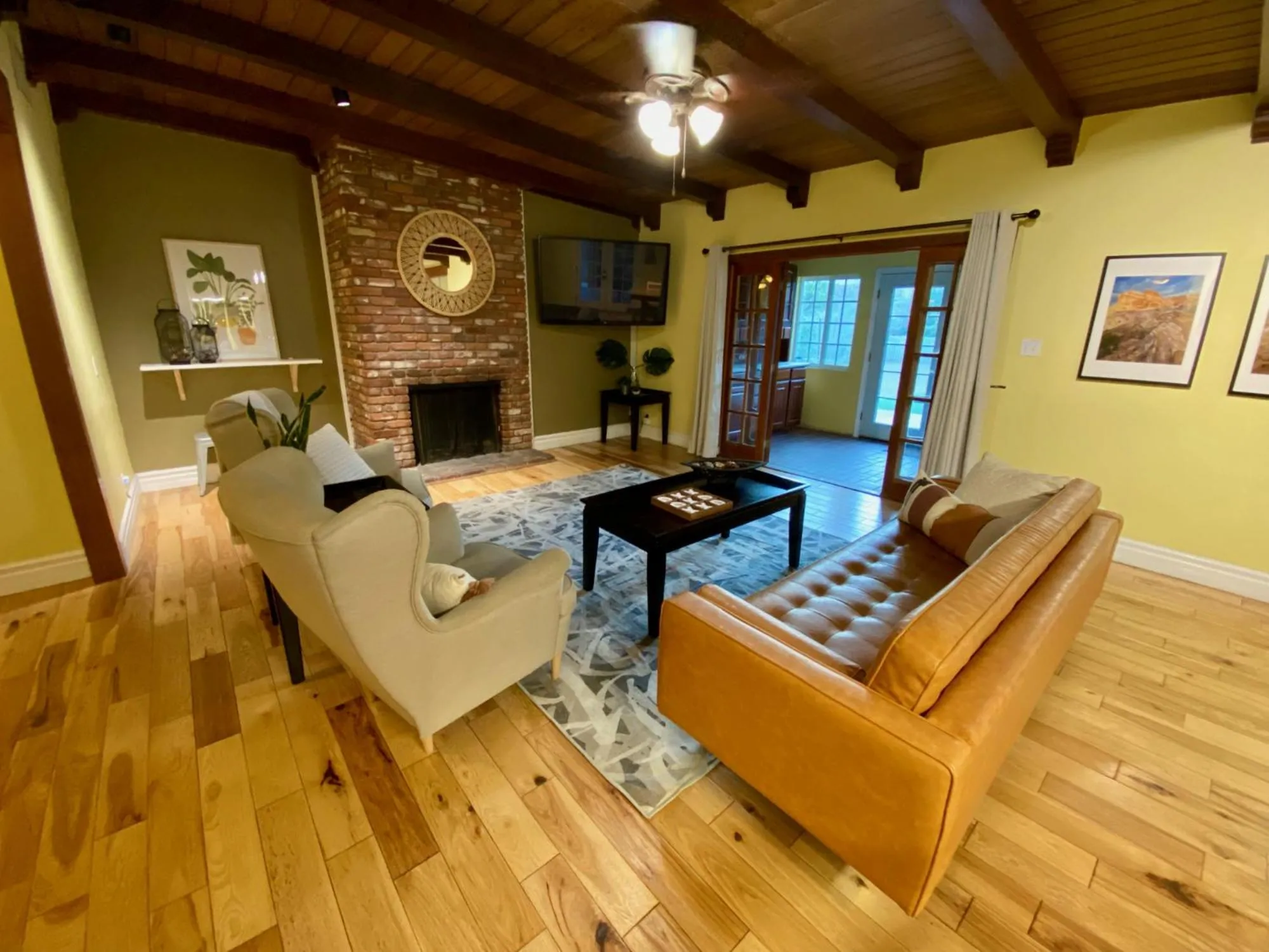 Living room in Newer Ranch with Pool and Hot Tub near the Strip and Freemont street.