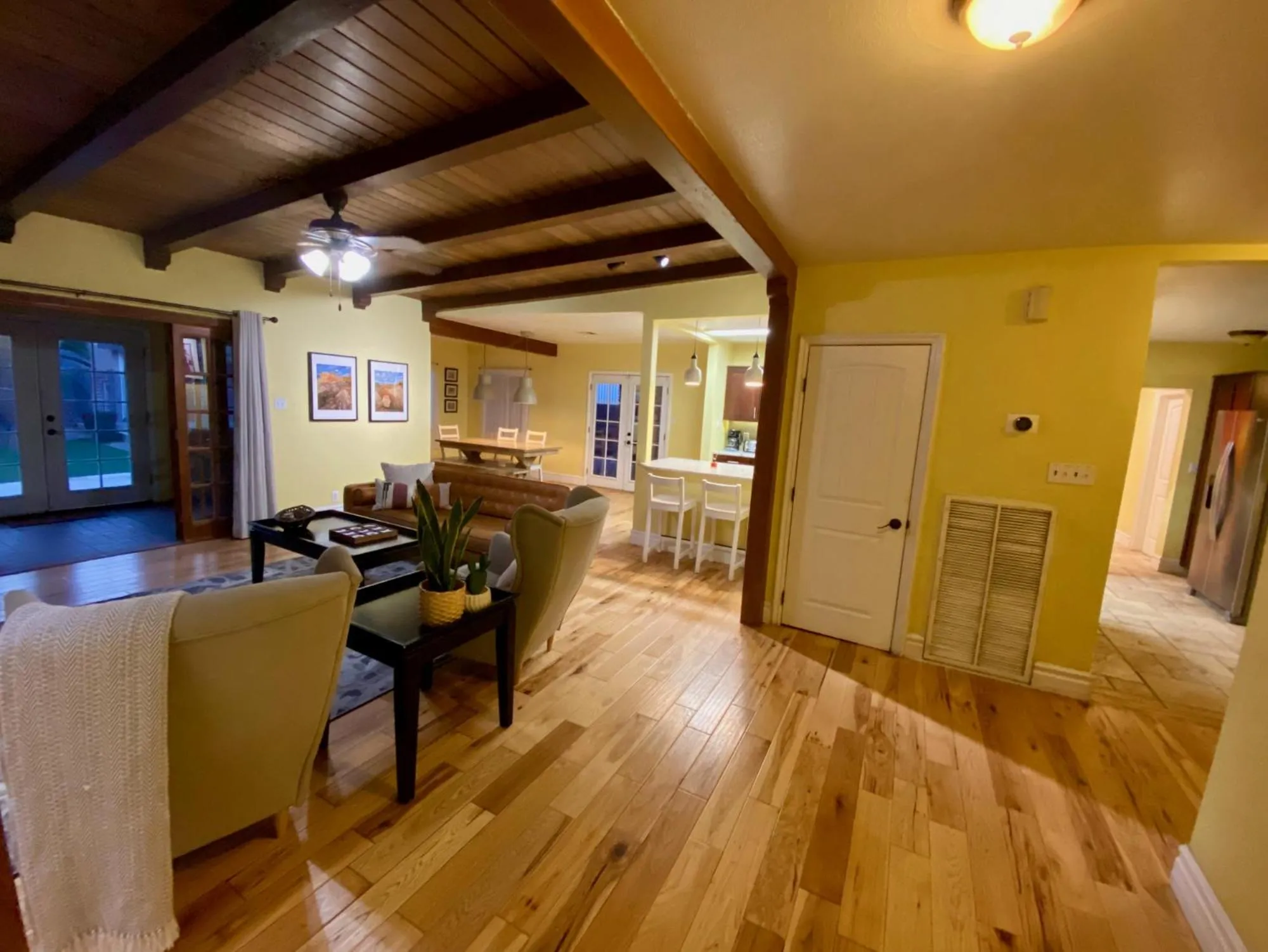 Living room in Newer Ranch with Pool and Hot Tub near the Strip and Freemont street.