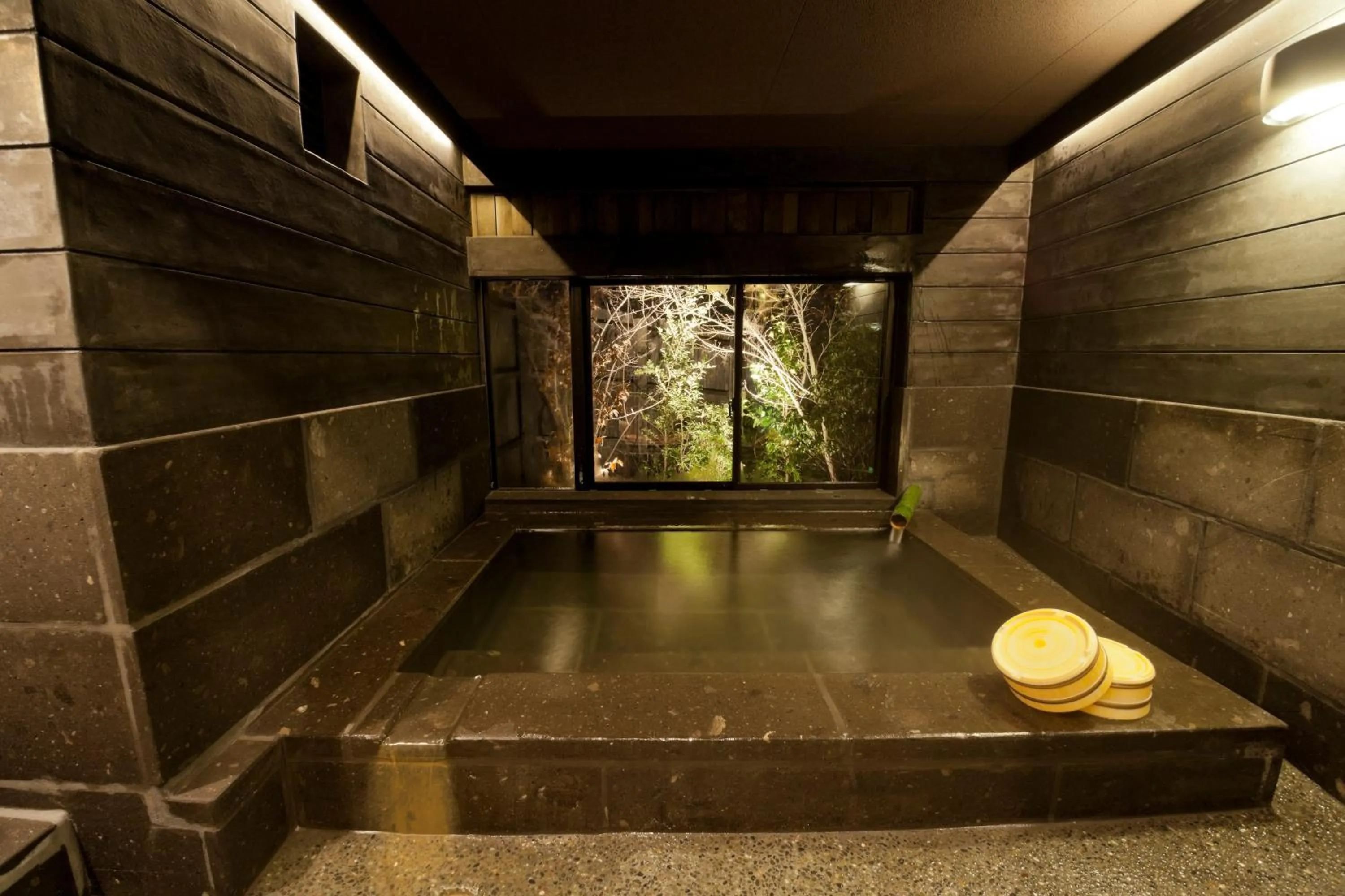 Hot Spring Bath in Shinwaen