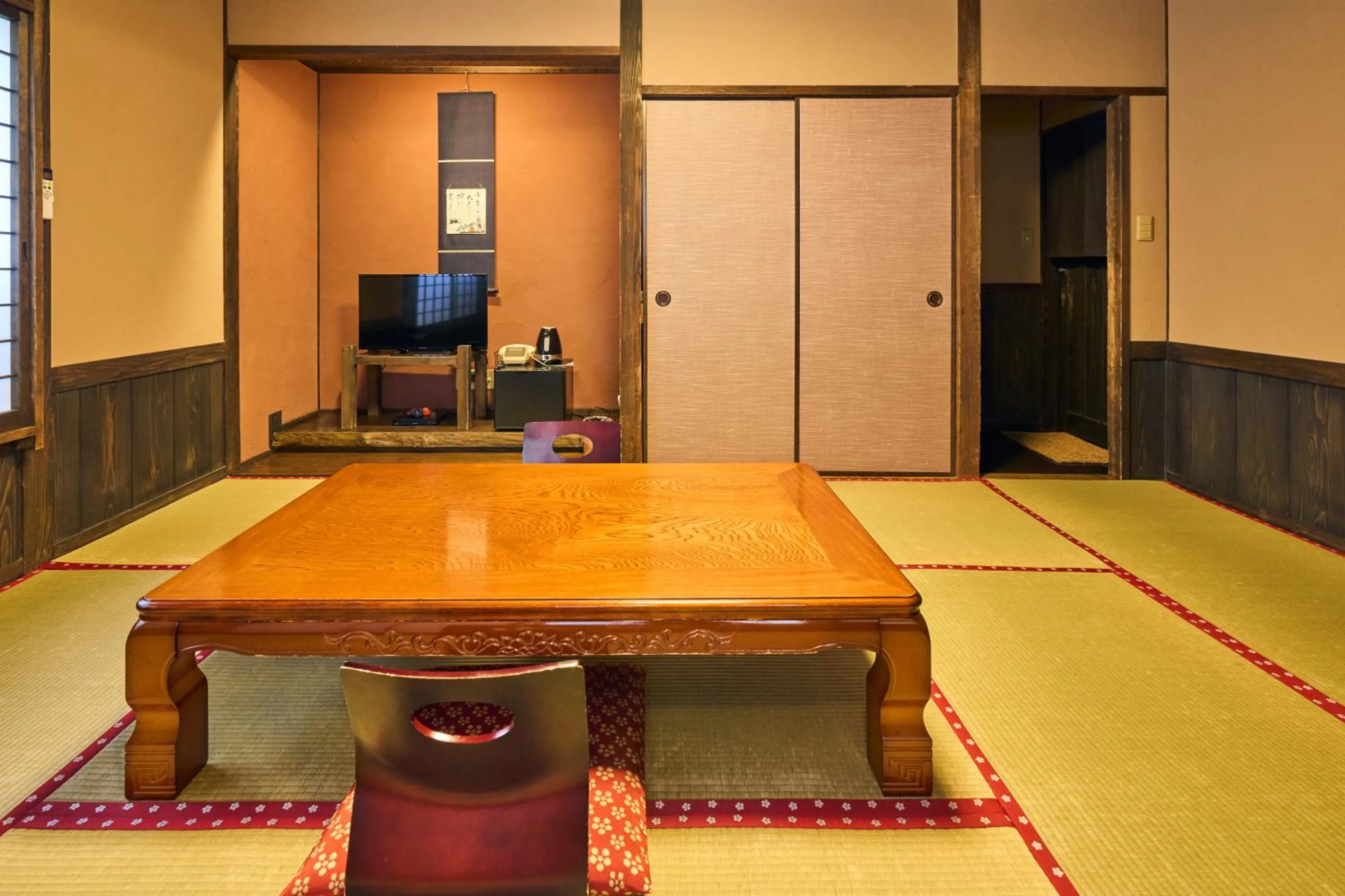 TV and multimedia in Shinwaen