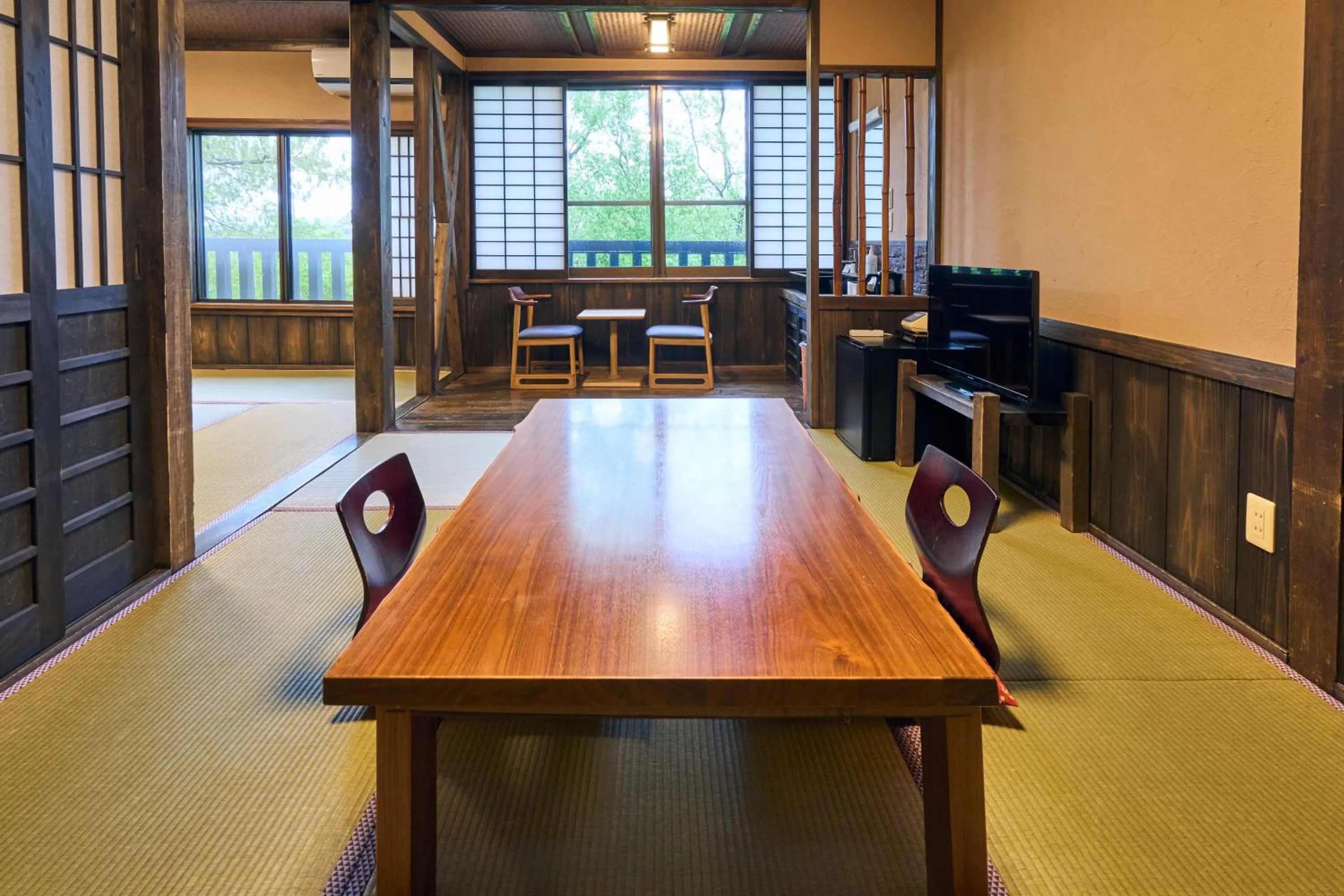 TV and multimedia in Shinwaen