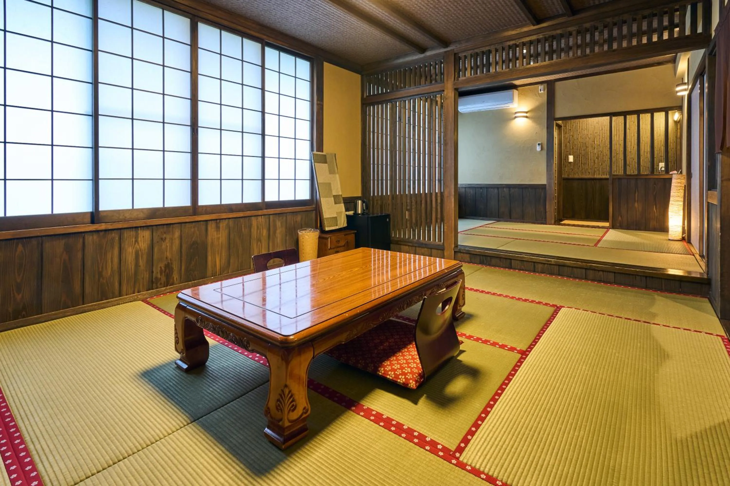 Photo of the whole room in Shinwaen