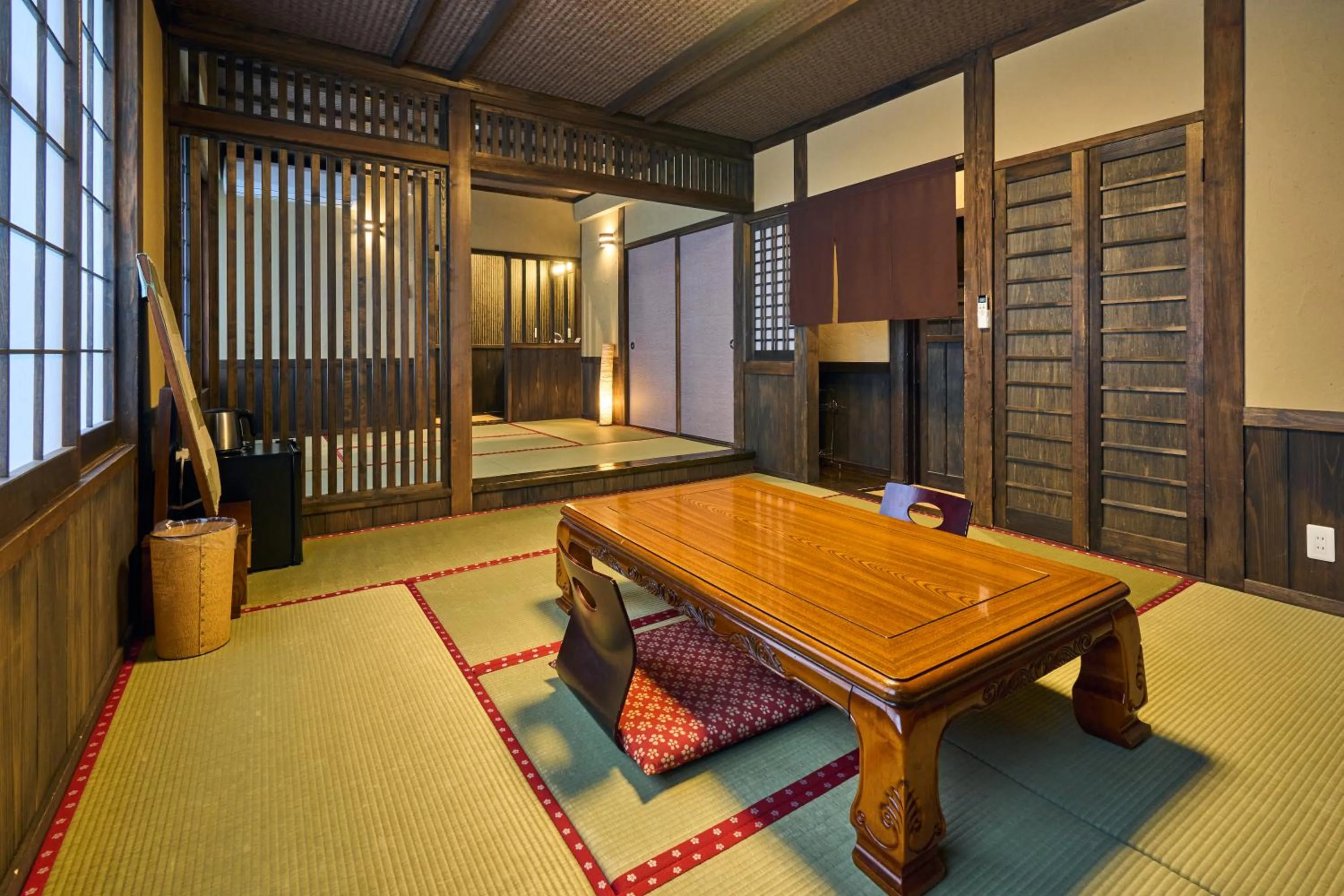Seating area, Bed in Shinwaen