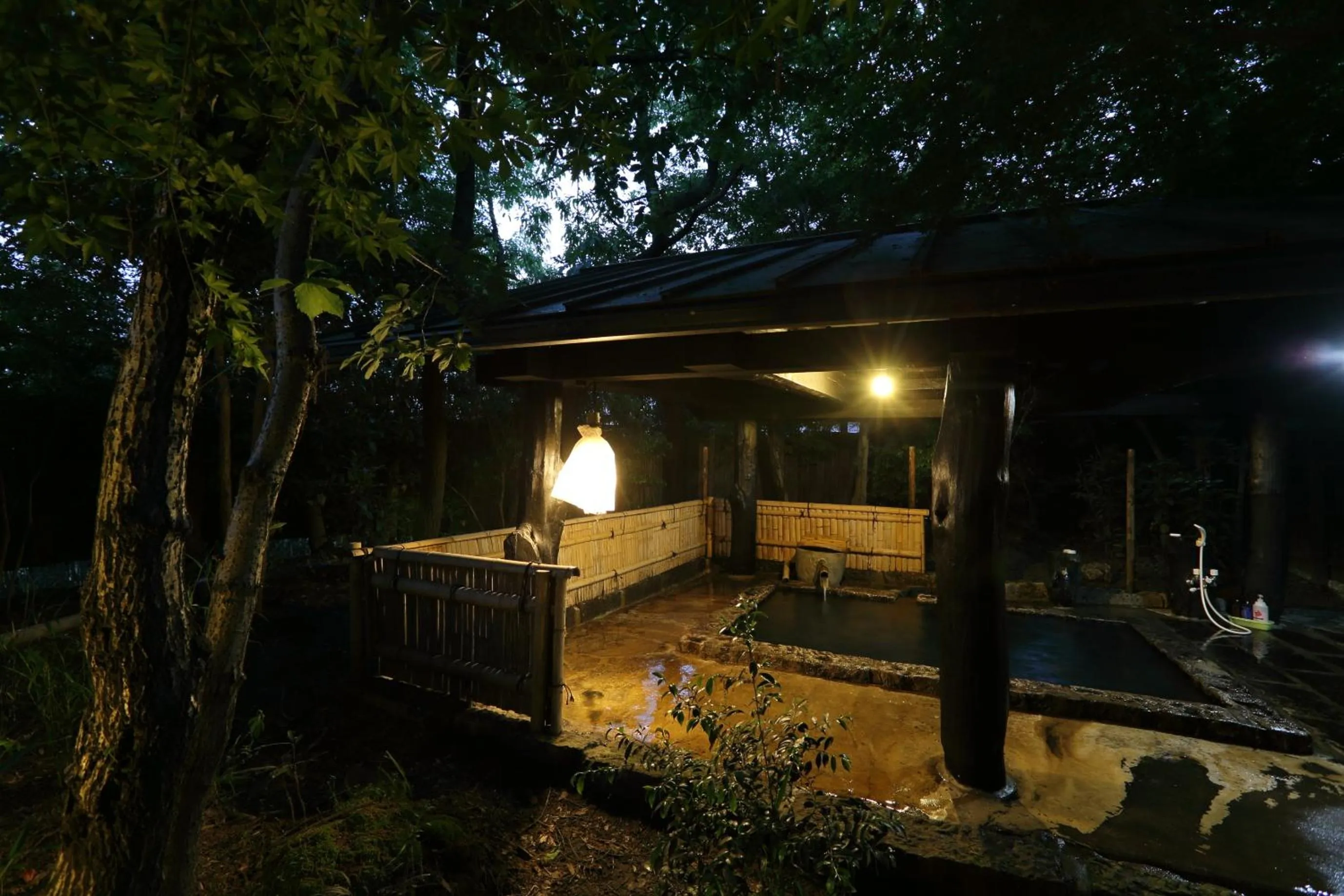Hot Spring Bath in Shinwaen