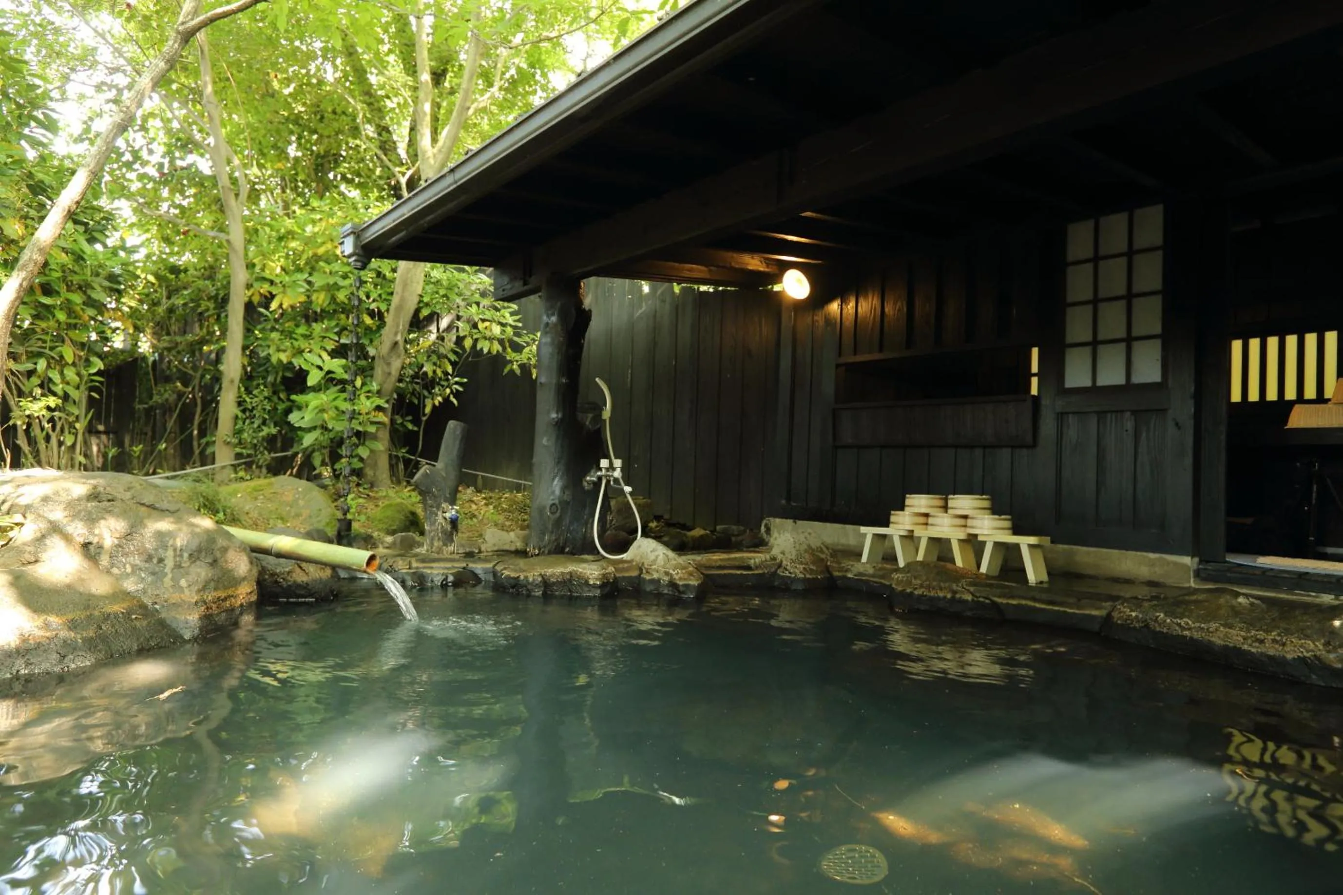 Hot Spring Bath in Shinwaen