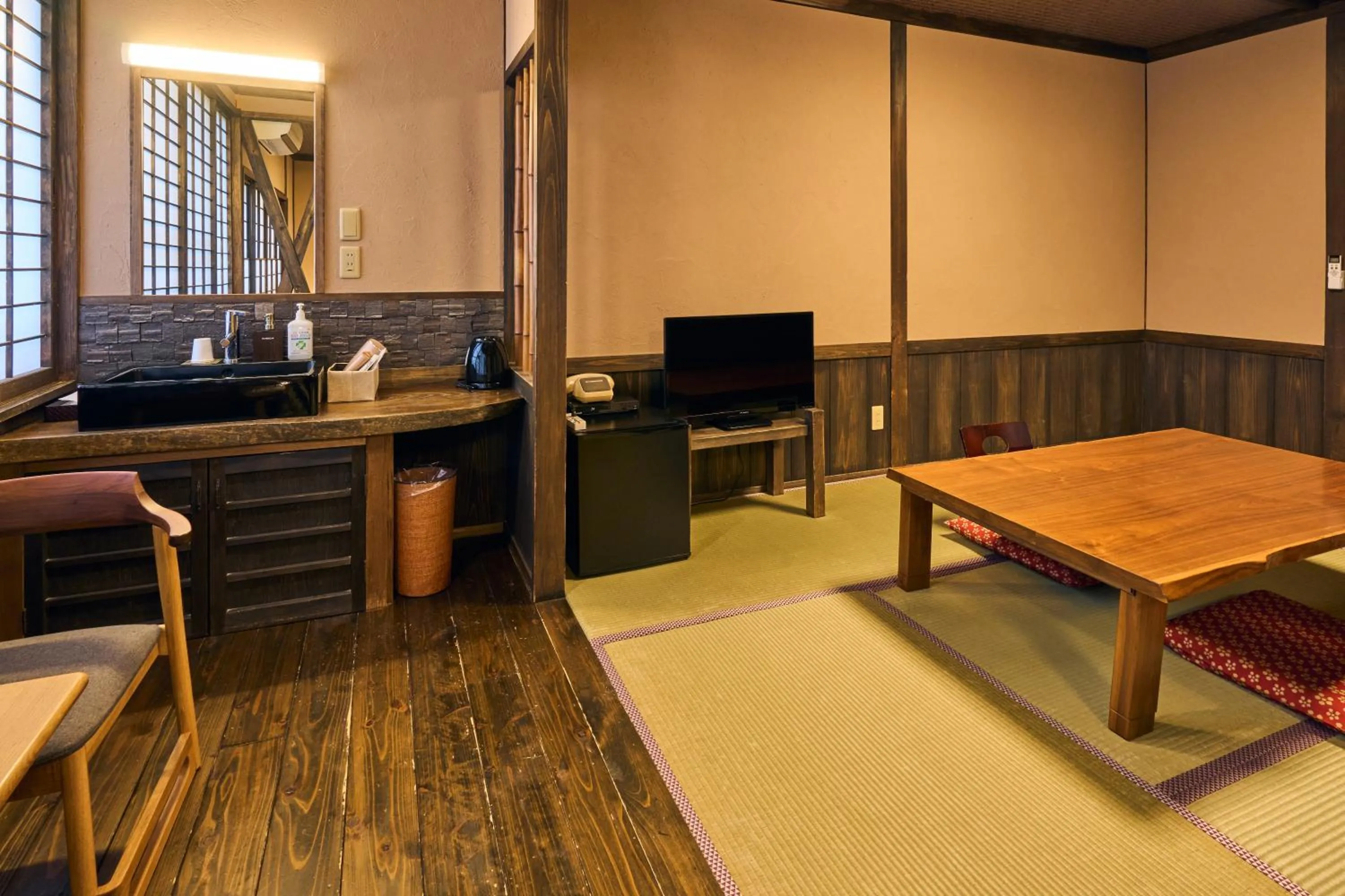 Seating area in Shinwaen