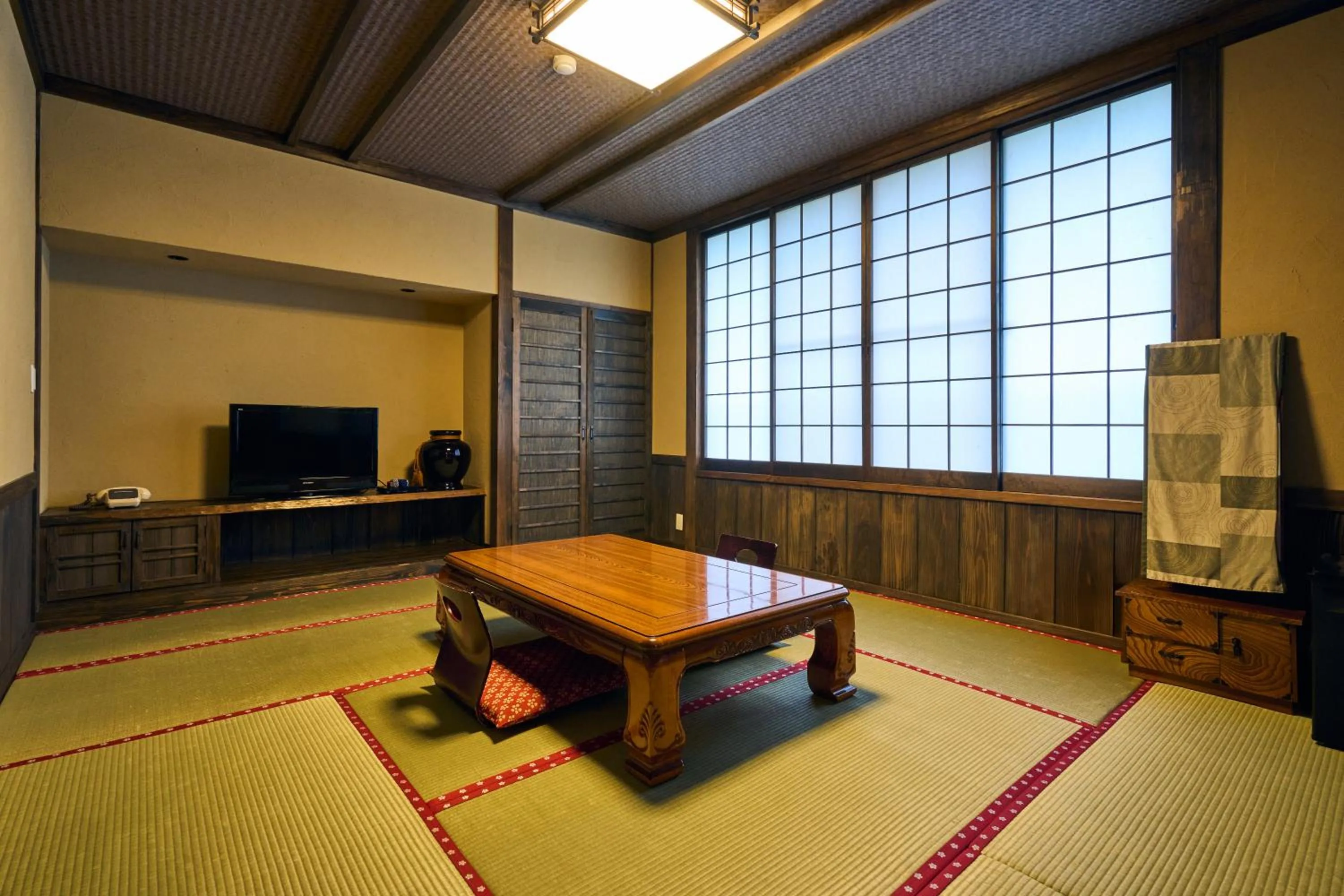 TV and multimedia in Shinwaen