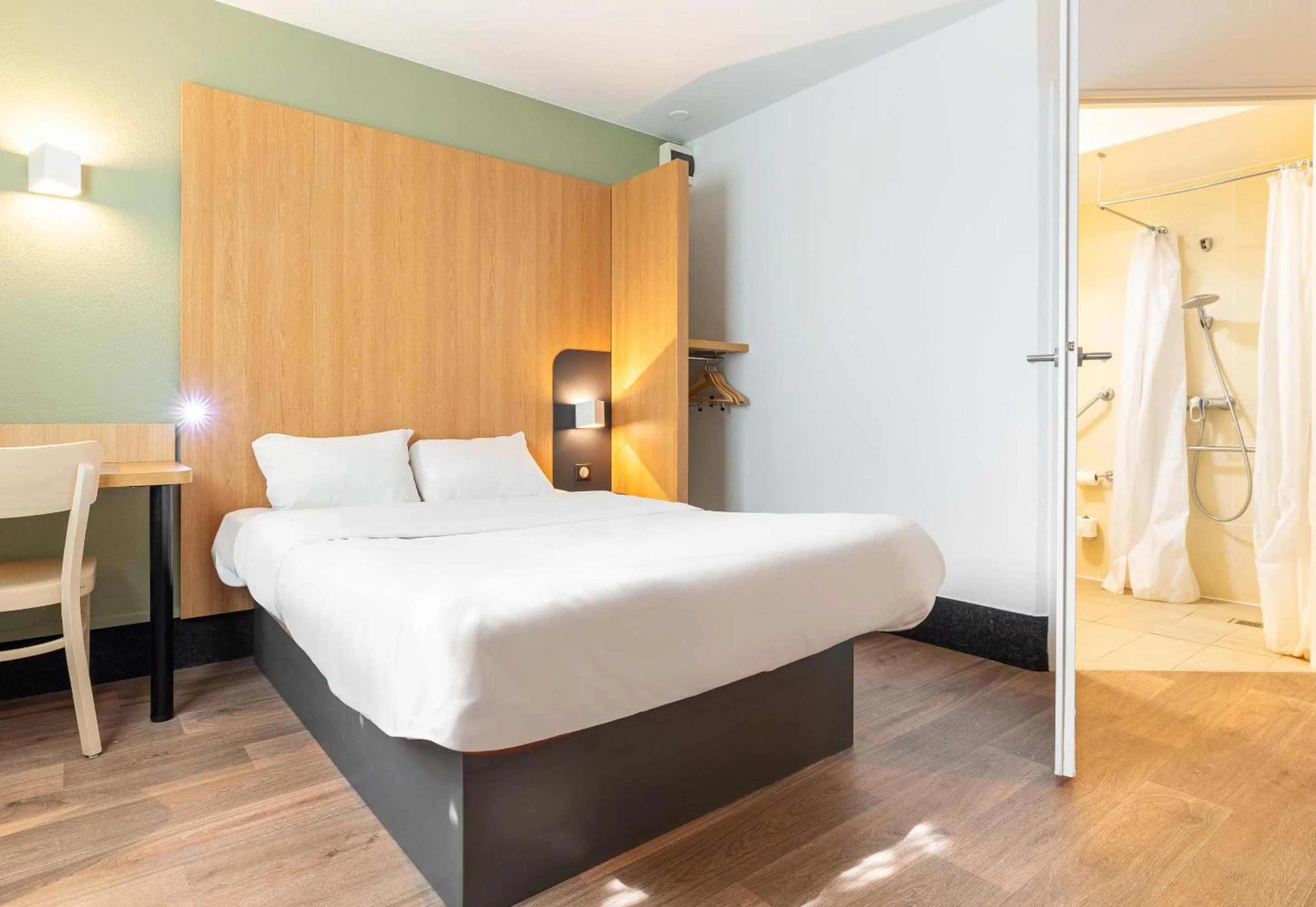 Bedroom, Bed in B&B HOTEL Nantes Aéroport