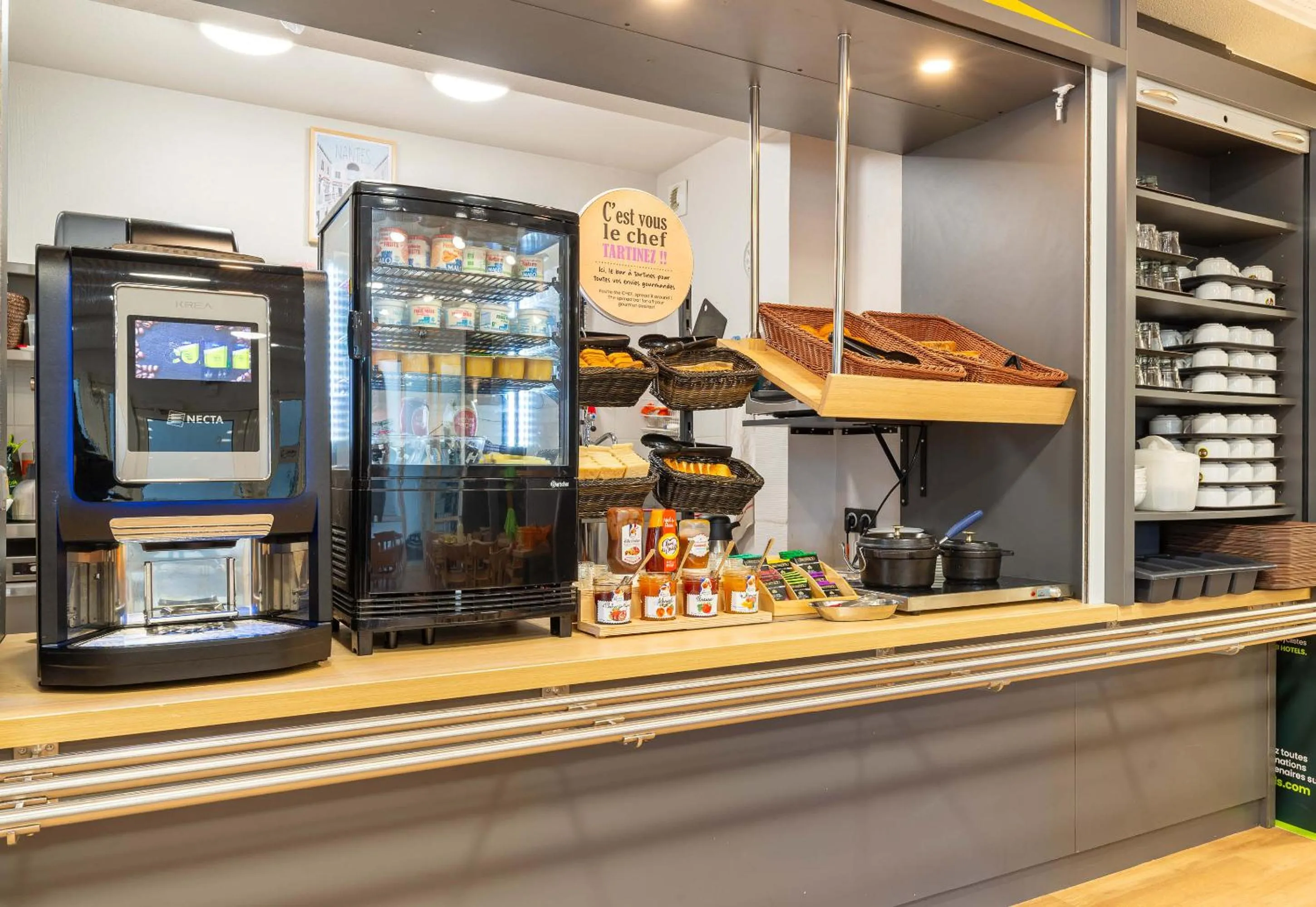 Buffet breakfast in B&B HOTEL Nantes Aéroport