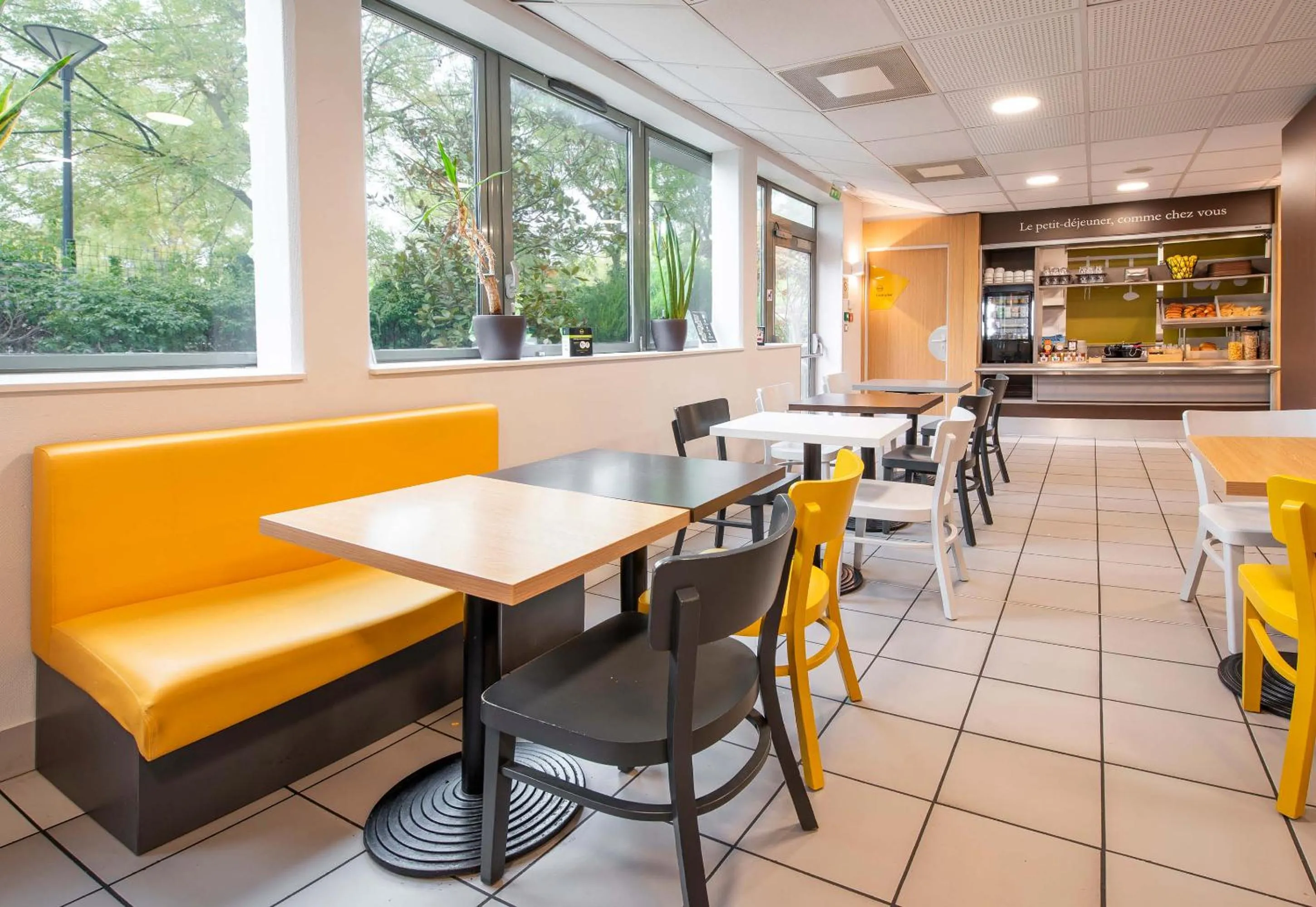 Restaurant/places to eat in B&B HOTEL Toulouse Basso Cambo