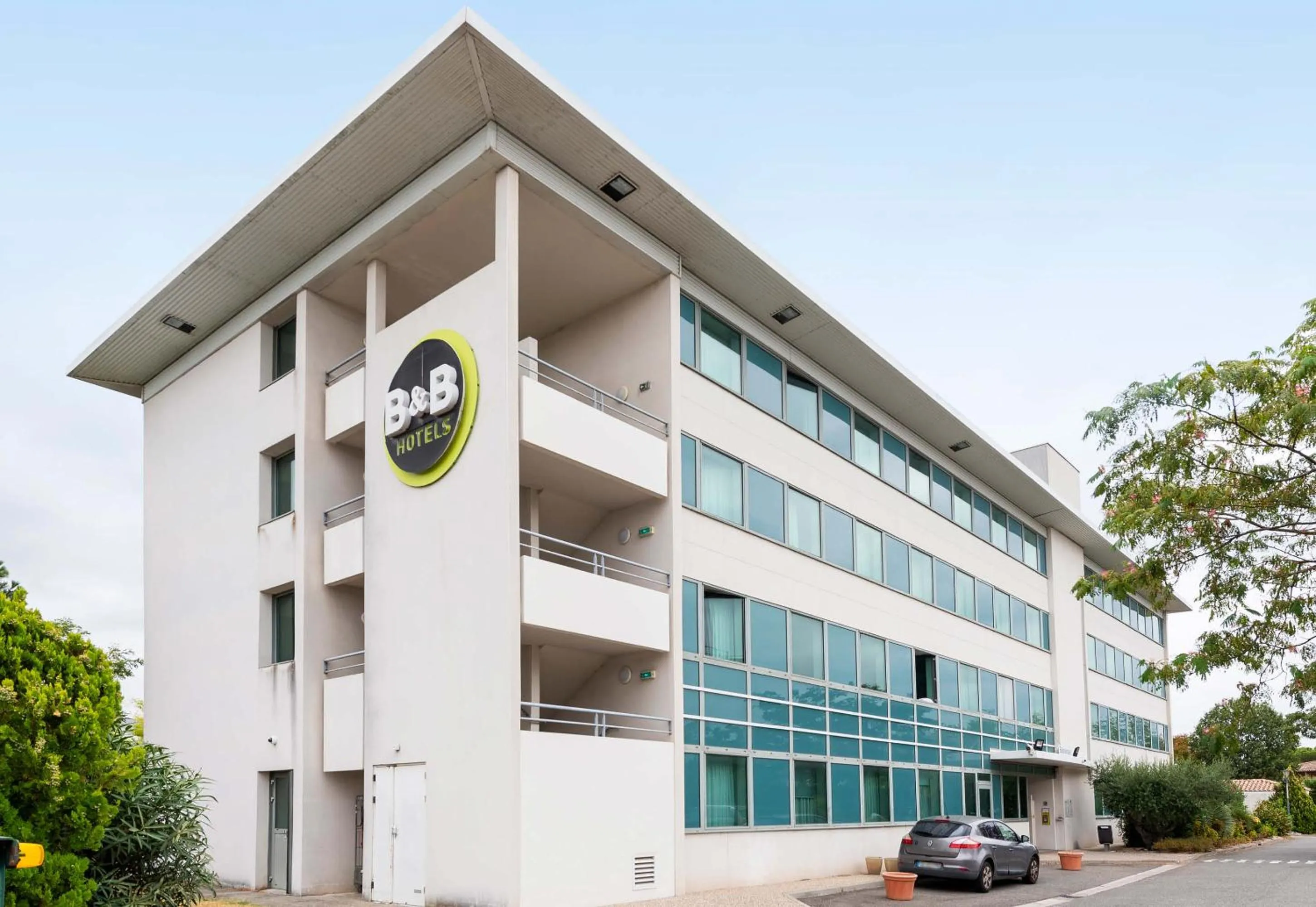 Property building in B&B HOTEL Toulouse Basso Cambo