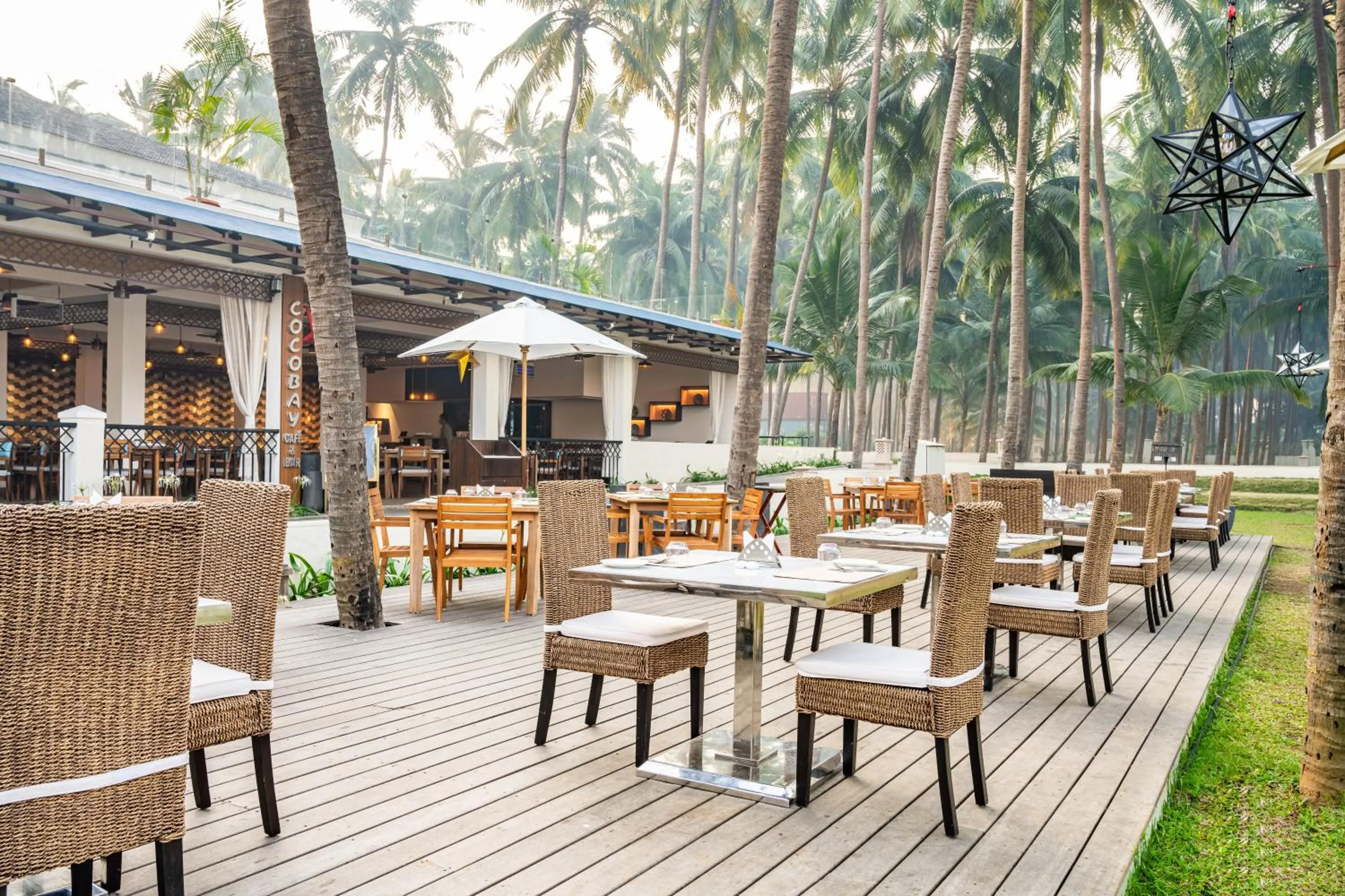 Restaurant/places to eat in Silver Waves Resort & Spa - Daman