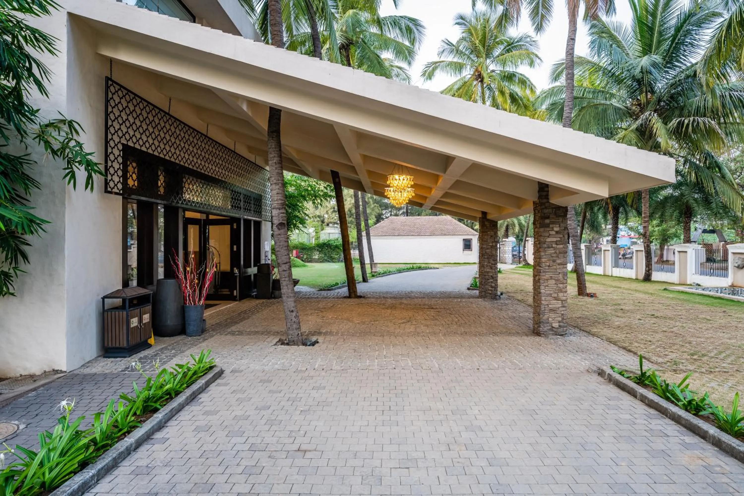 Silver Waves Resort & Spa - Daman